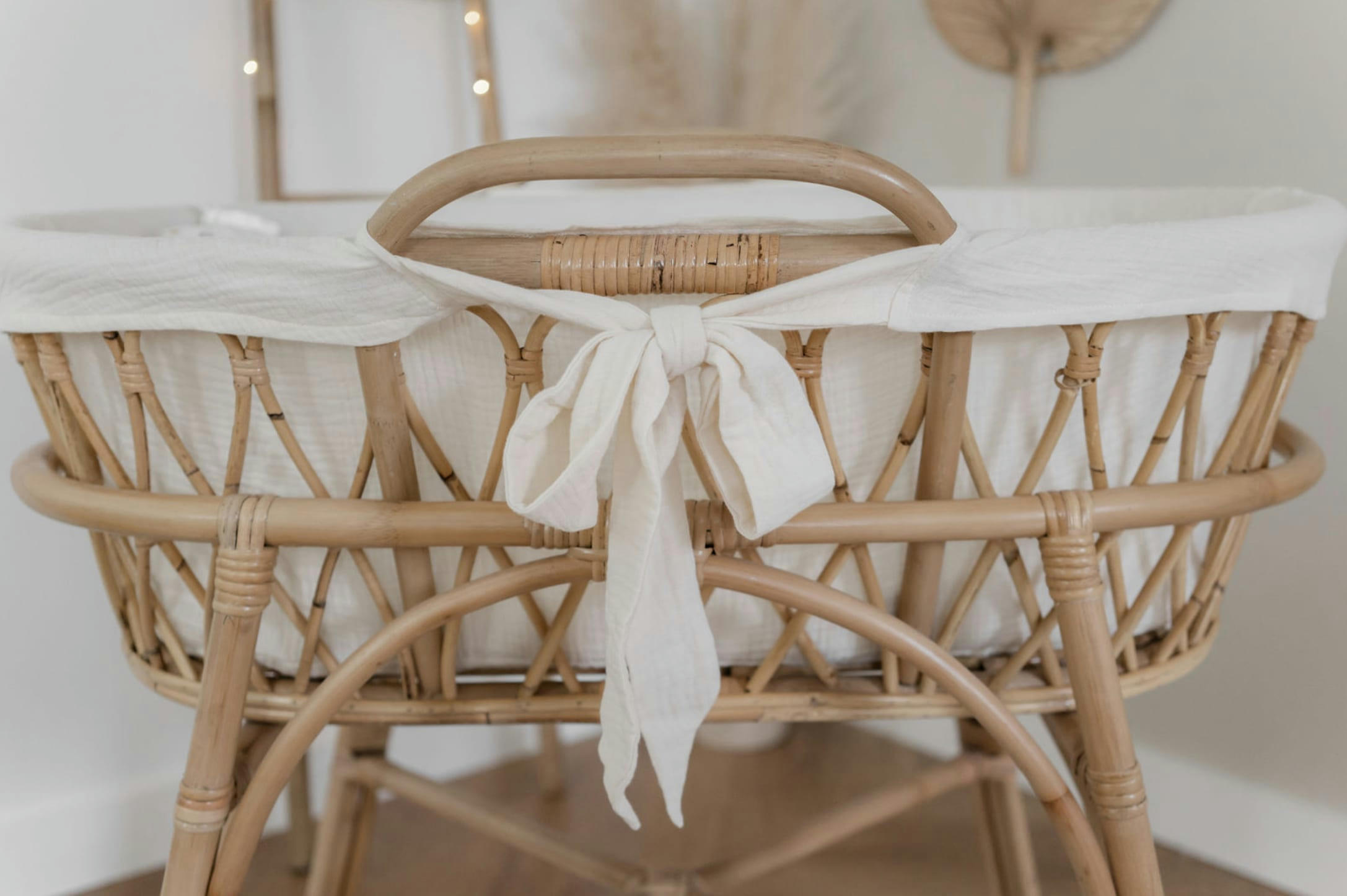 June - Couffin 30x70cm et son support en rotin naturel