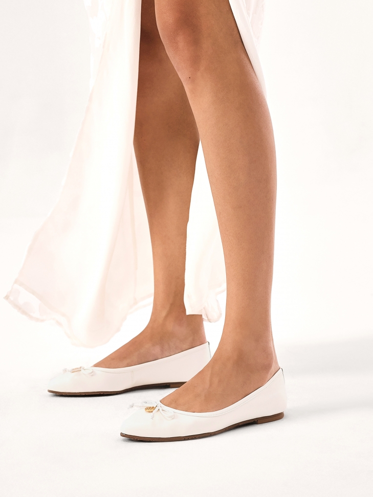 White leather ballerinas with pendant