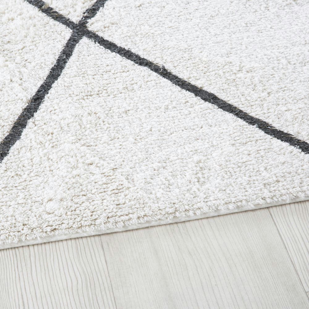 - Tapis style berbère en coton recyclé tufté écru et noir 160x230