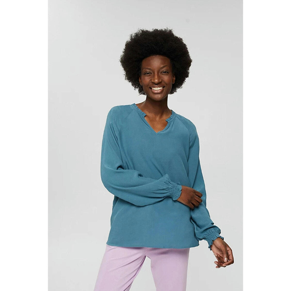 Blouse ample, froncée au col et aux poignets