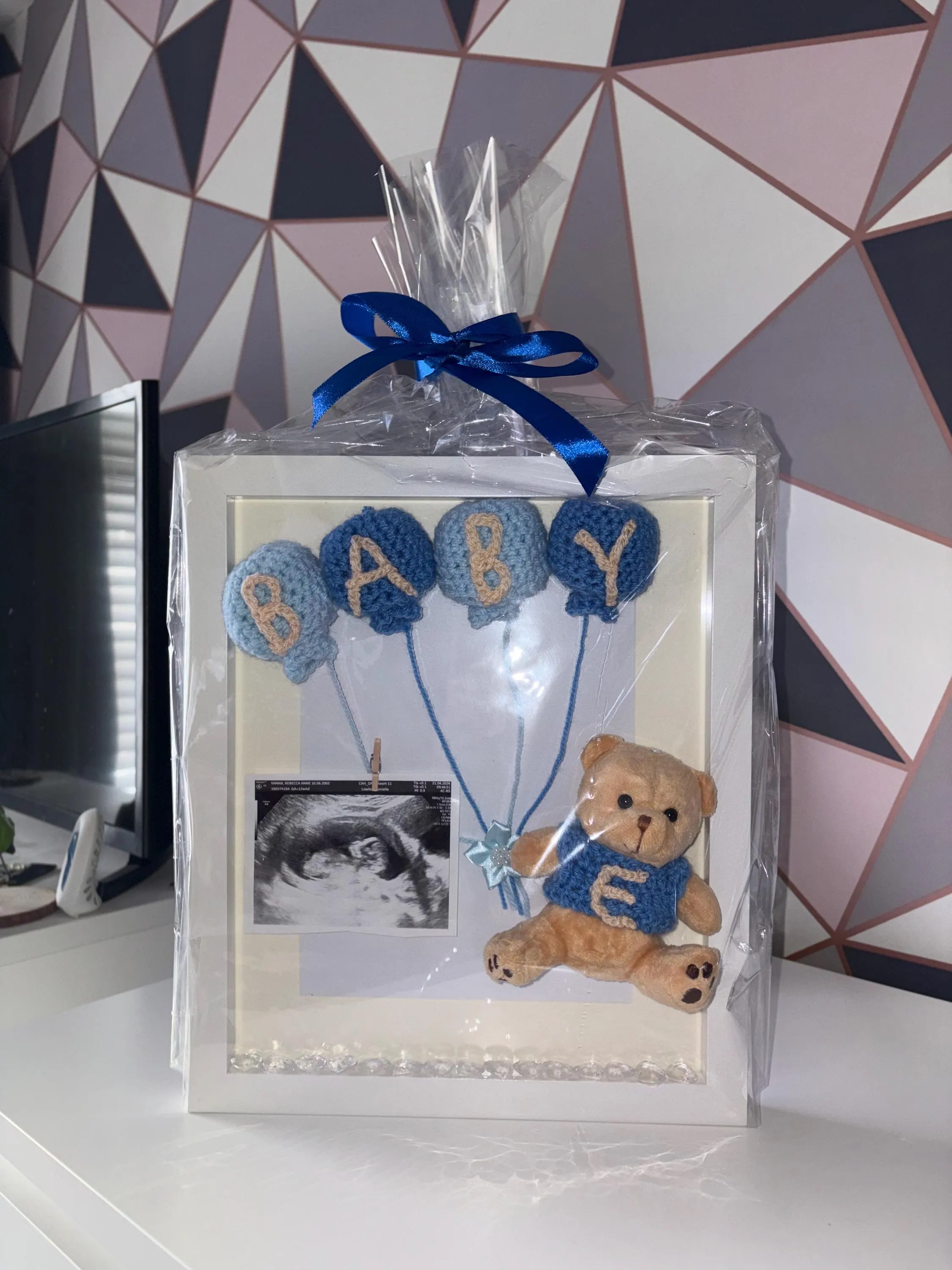 Personalised picture frames using crochet and DIY!