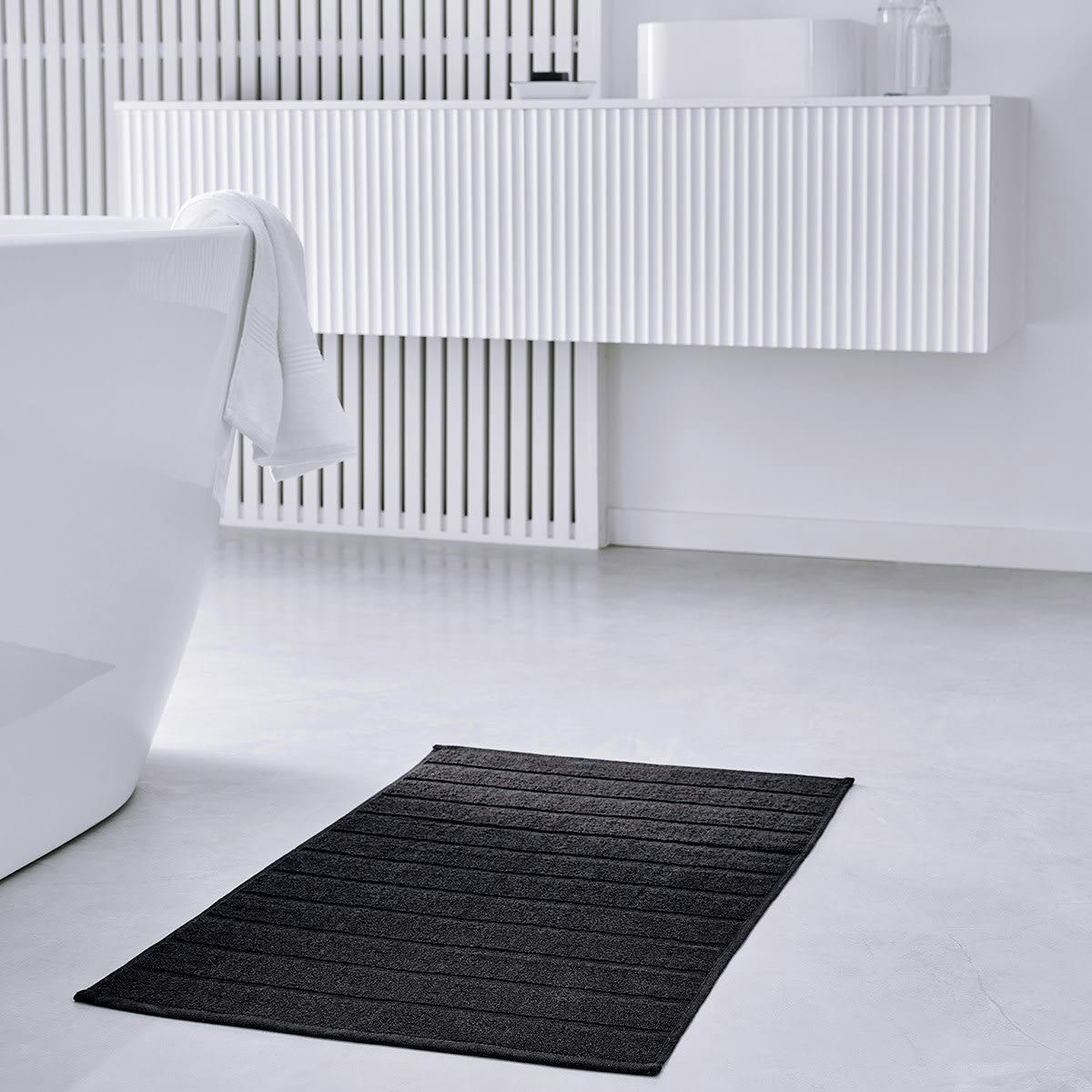 ESSENTIAL - Tapis de bain uni en Coton Gris anthracite 50x80 cm