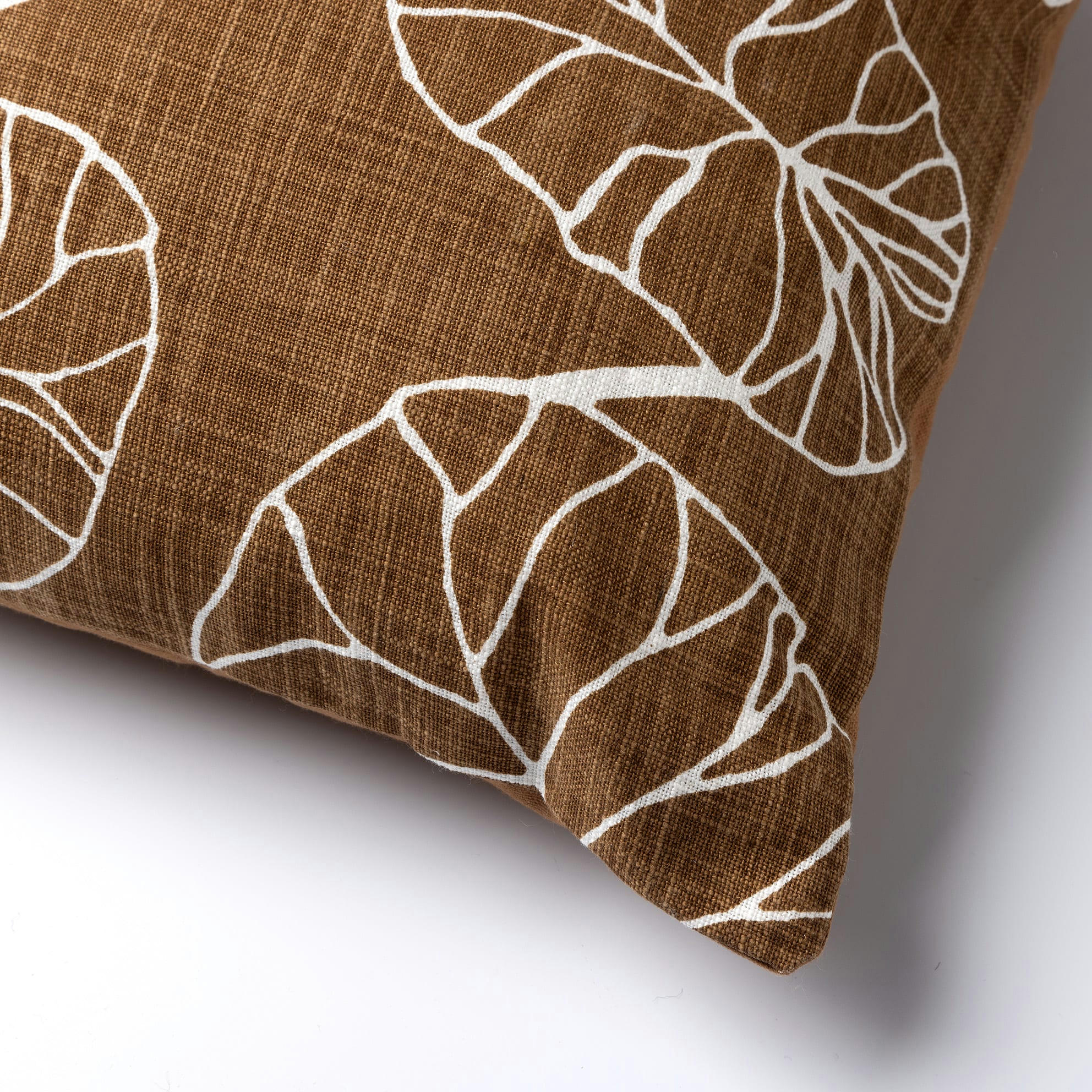 - Coussin - marron en coton 45x45 cm avec motif fleuri