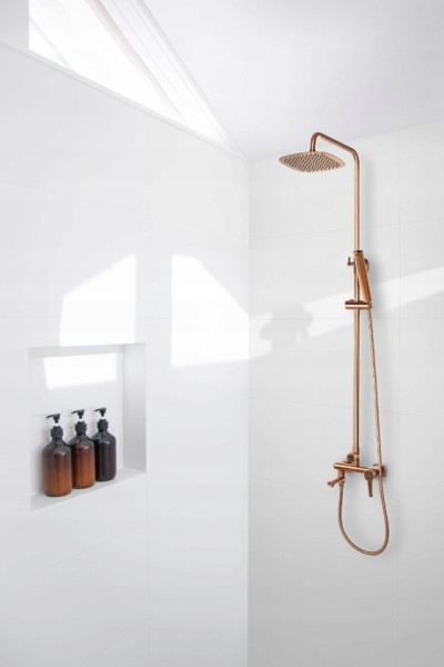 Bateria wannowo-prysznicowa ścienna Invena GLamour miedź