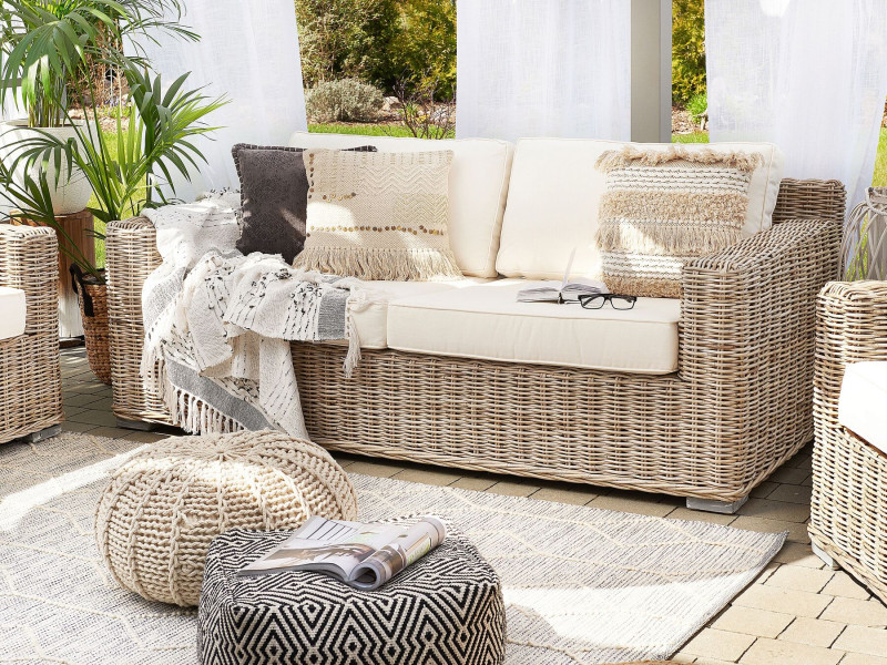 Ogrodowa sofa rattanowa z poduszkami