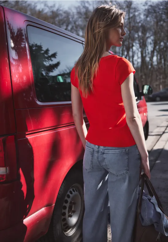 Basic Shirt mit U-Boot-Ausschnitt