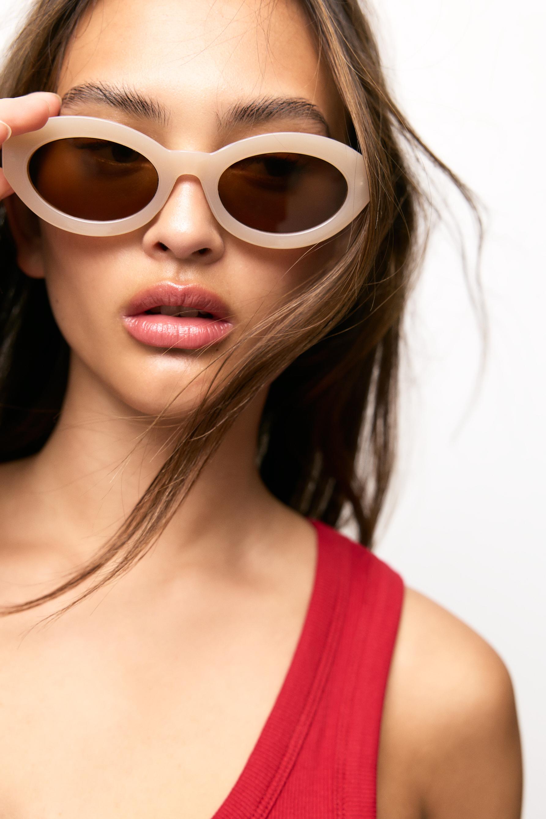 Gafas ovaladas crudas