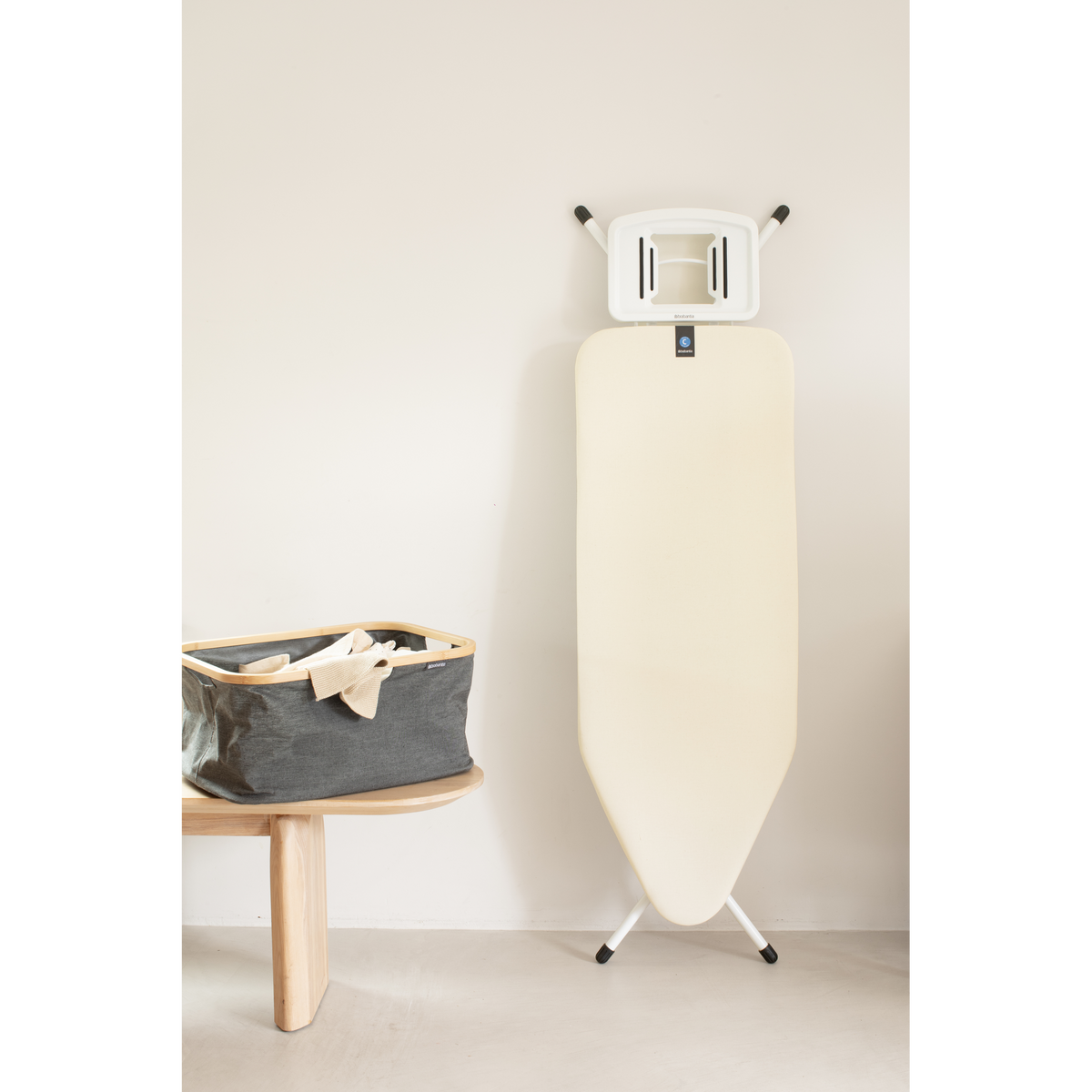 Brabantia Strijkplank C, 124x45 cm, solide strijkerhouder - Ecru