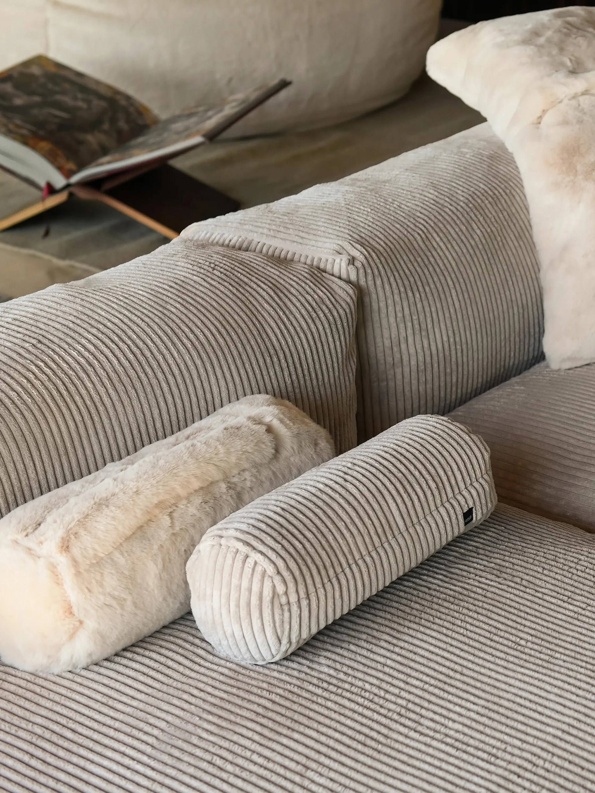 Cord-Sofa-Kissen Vetsak, Ø 16 x L 40 cm