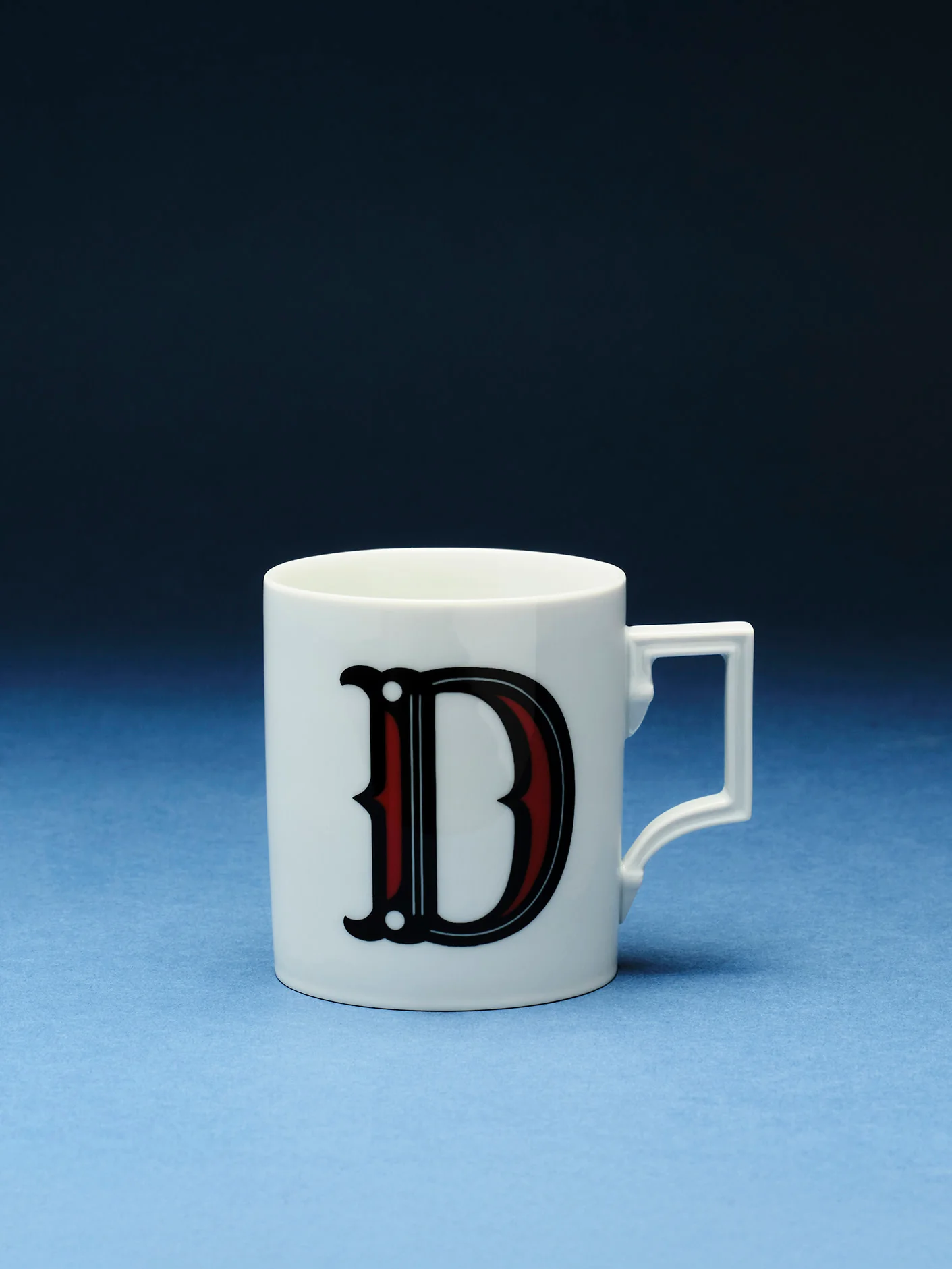 Westwing x MEISSEN, Handgefertigte Tasse Initials mit Dekor-Motiv