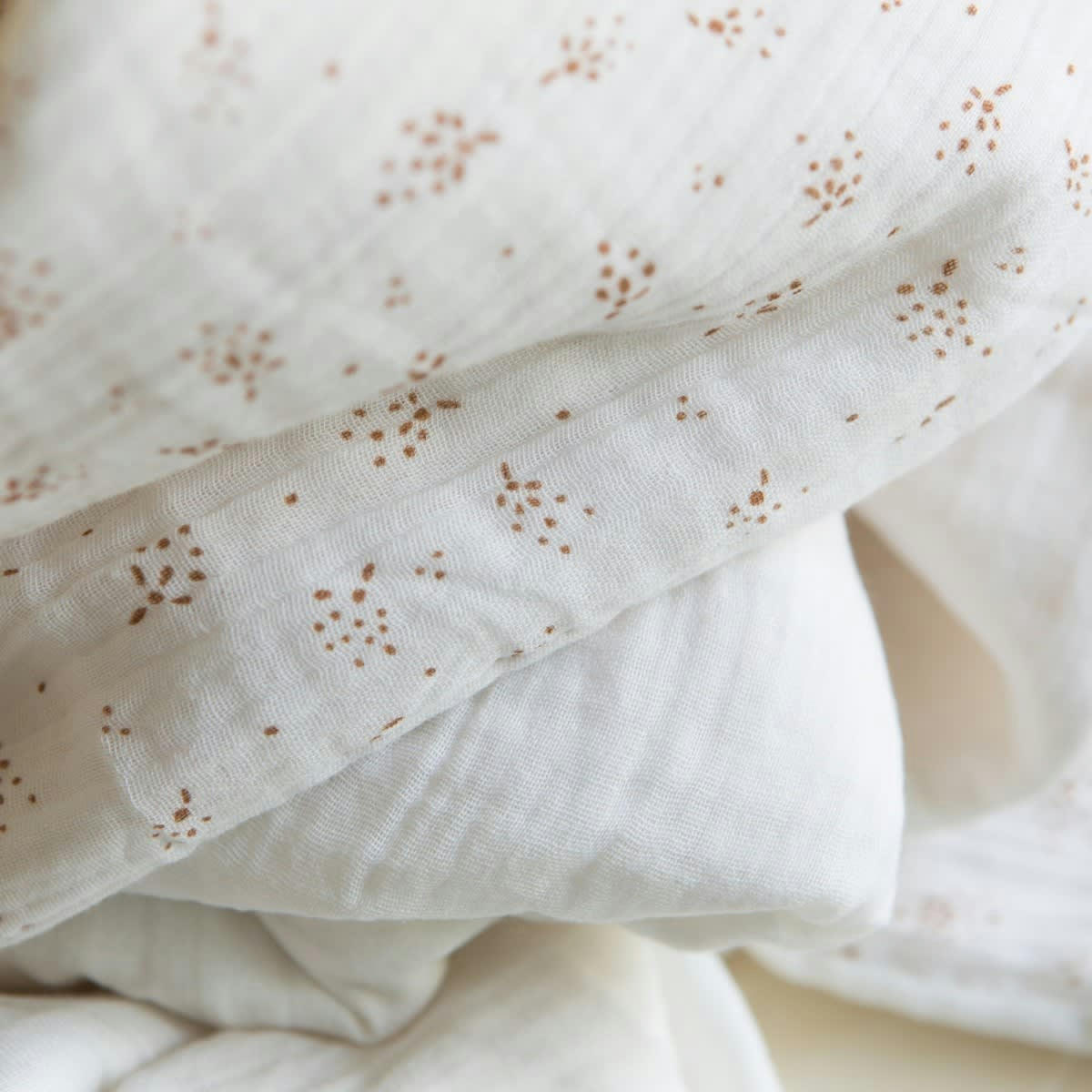 GREEN & KIDS - Couverture ouatinée en gaze de coton bio à motifs crème