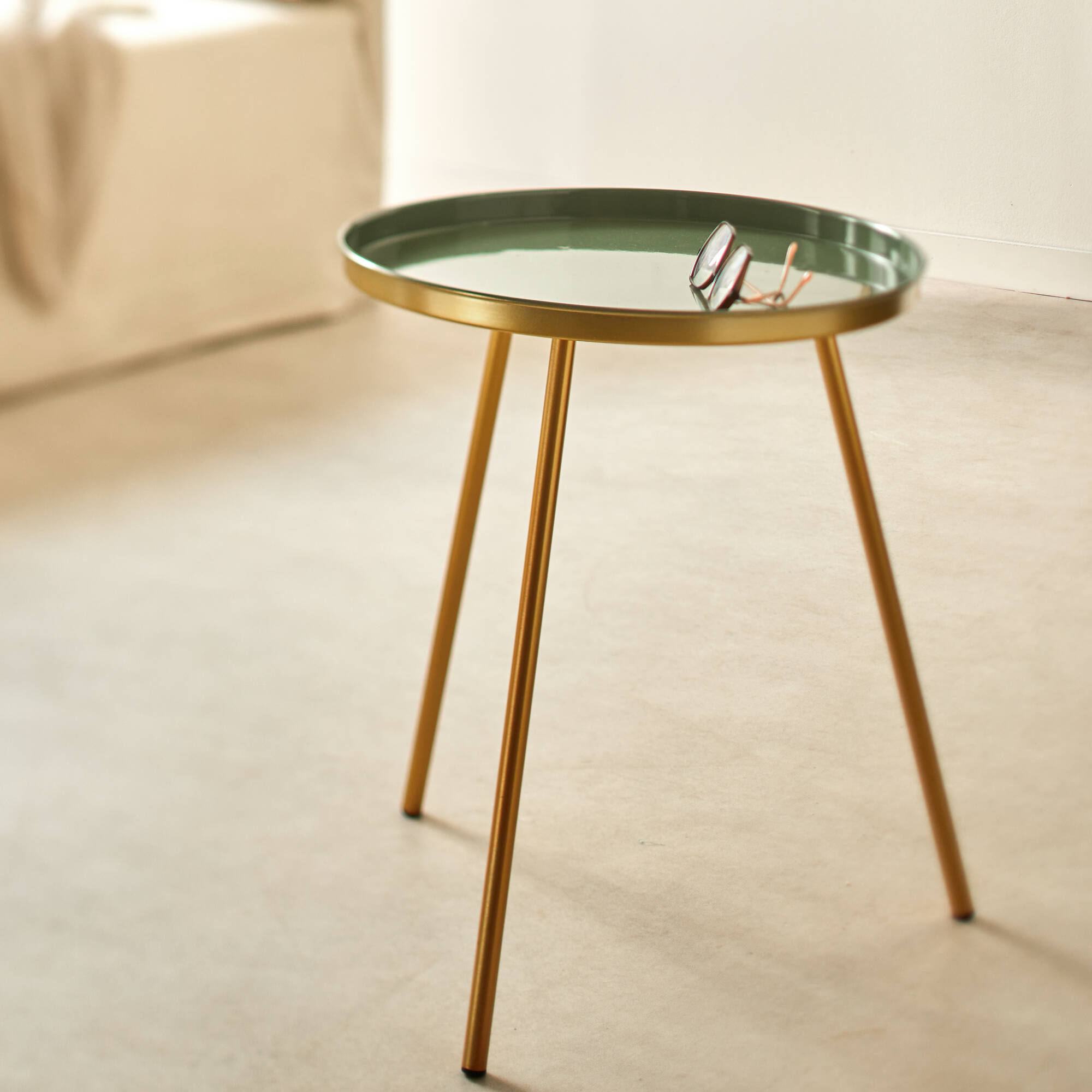 Table d'appoint laquée ronde