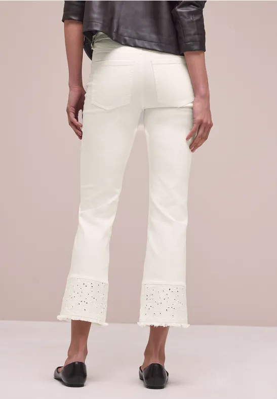 Flared Leg Jeans mit Ziersaum
