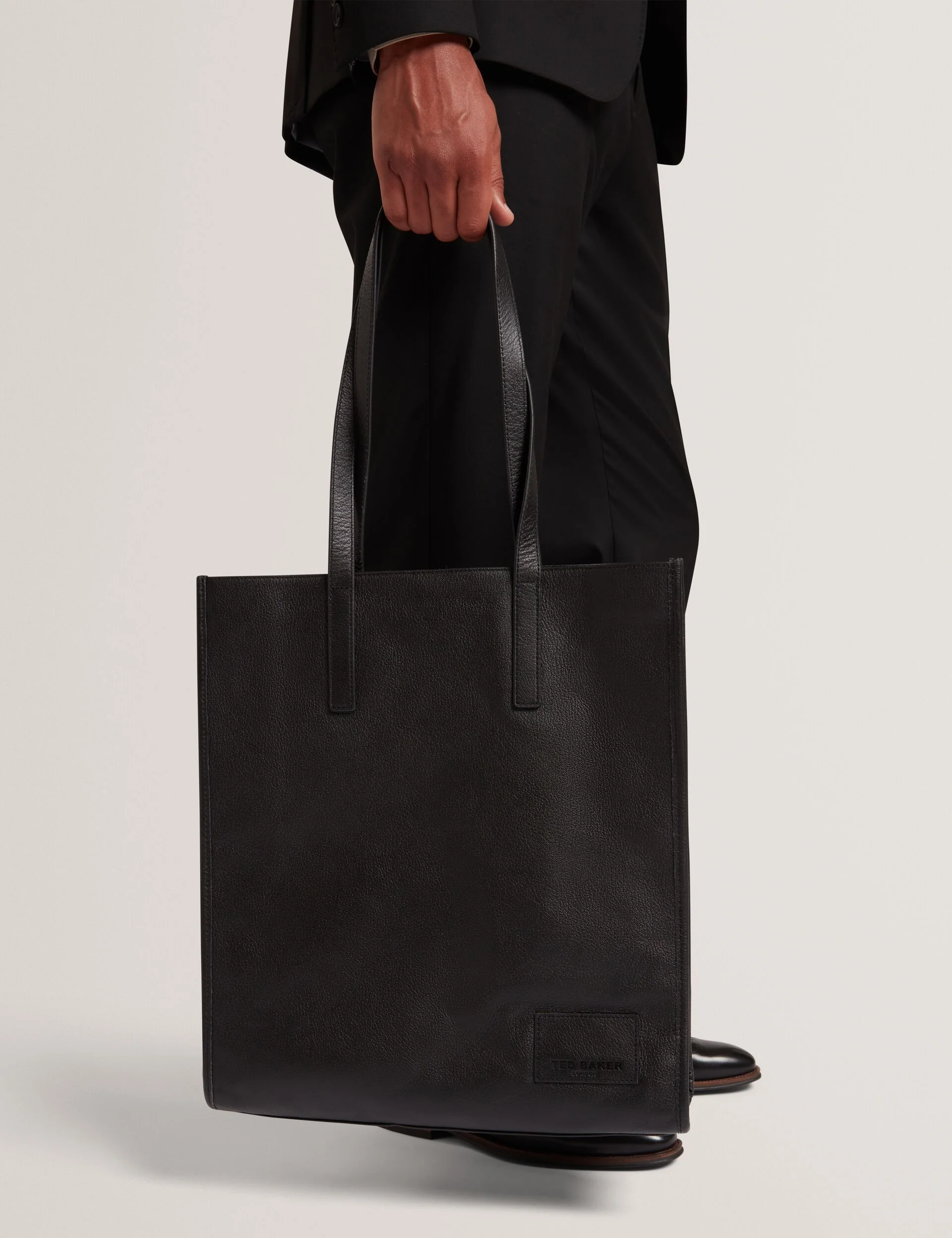 GRIFFIS | BLACK