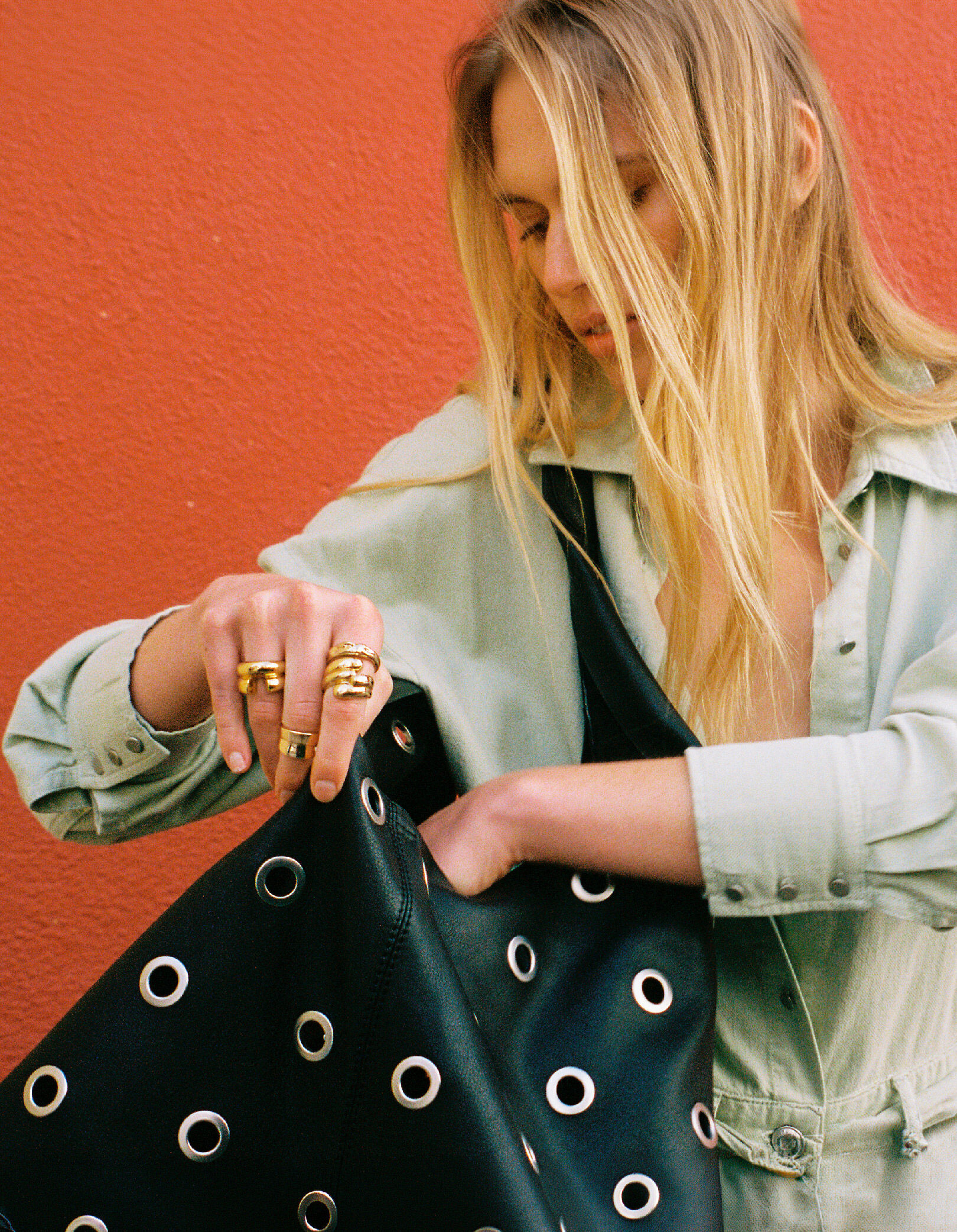 Sac Hobo noir cuir décor maxi oeillets Taille L Femme