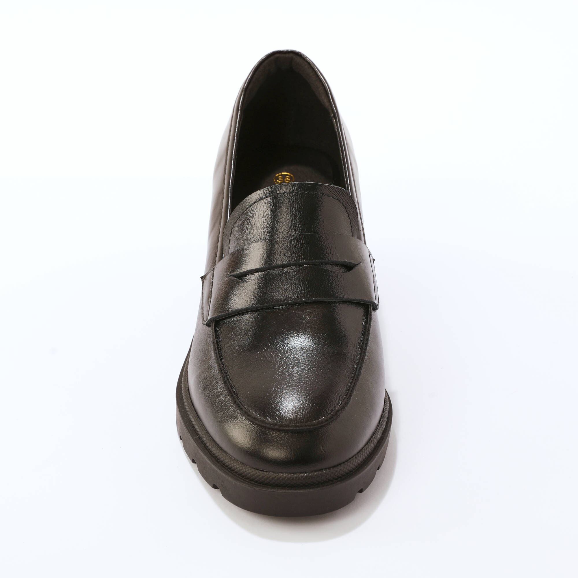 Mocassins à talon en cuir, semelle crantée.
