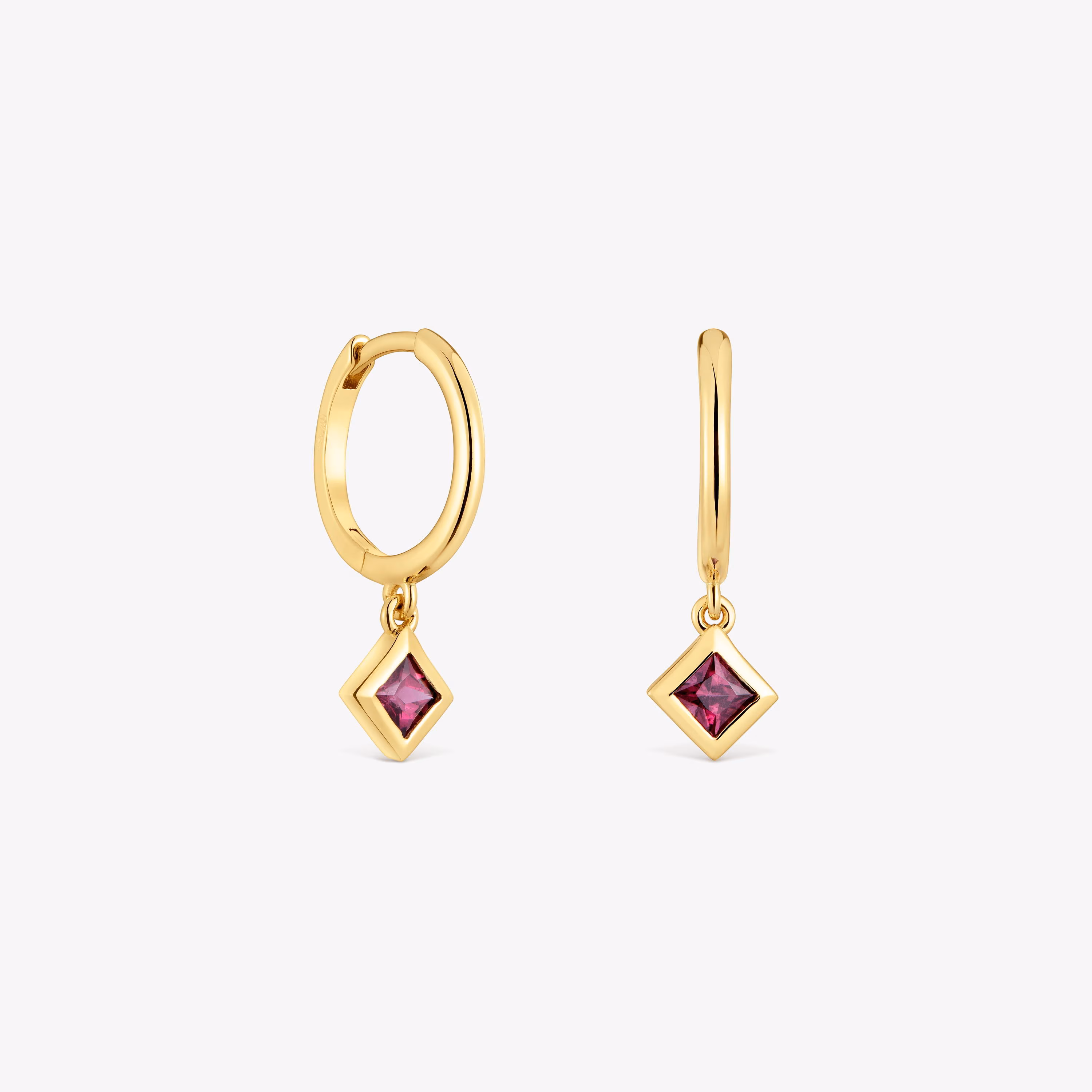 Pendientes aro cortos con baño de oro 18 kt sobre plata y detalle rodolita Basic Colors