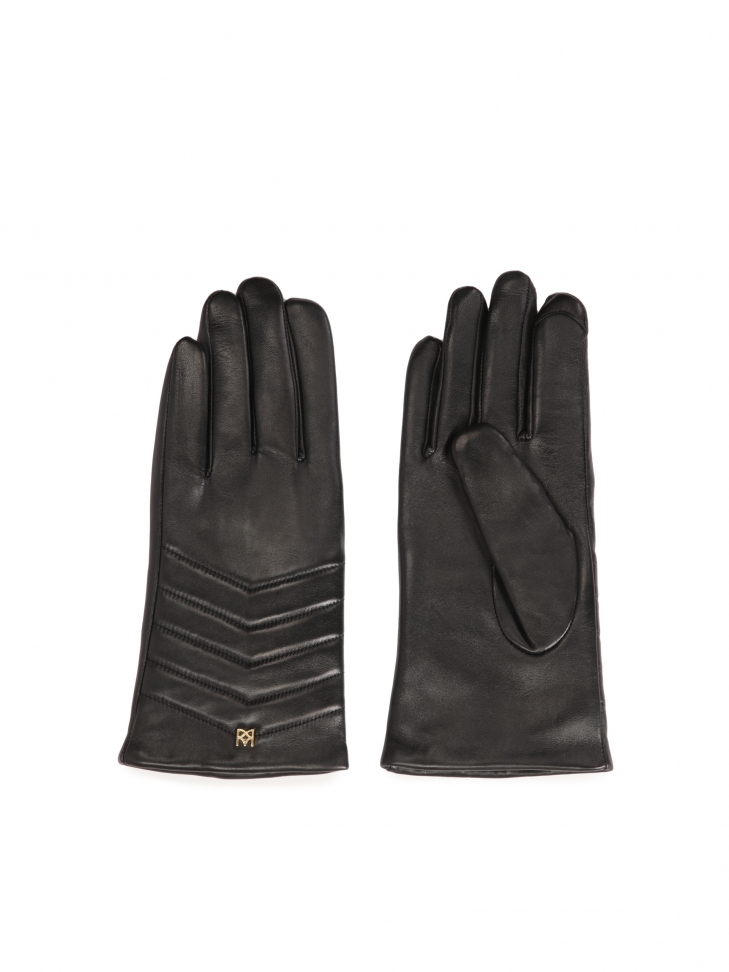 Elegant leather gloves with quilted stitching