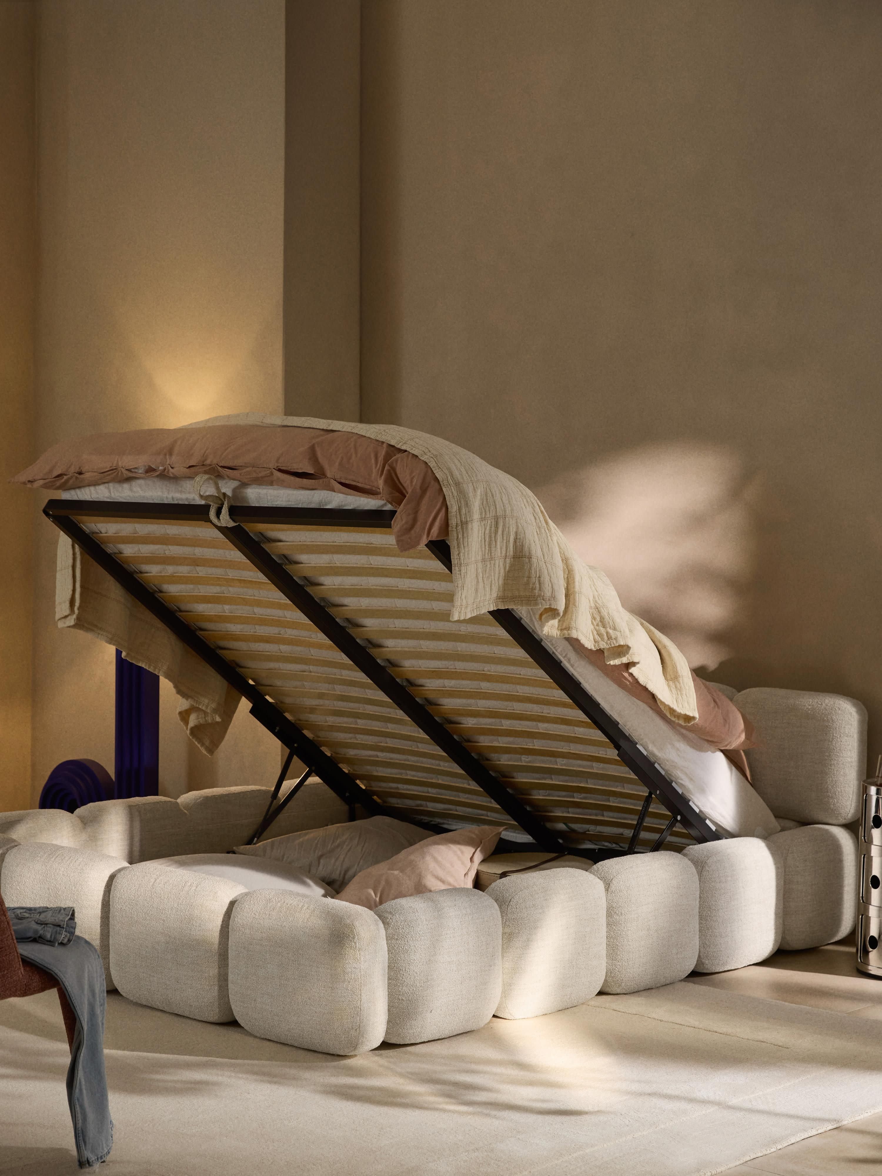 Polsterbett Tayla aus Bouclé mit Stauraum
