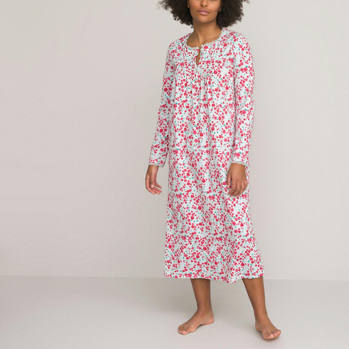 Chemise de nuit longue, détails macramé