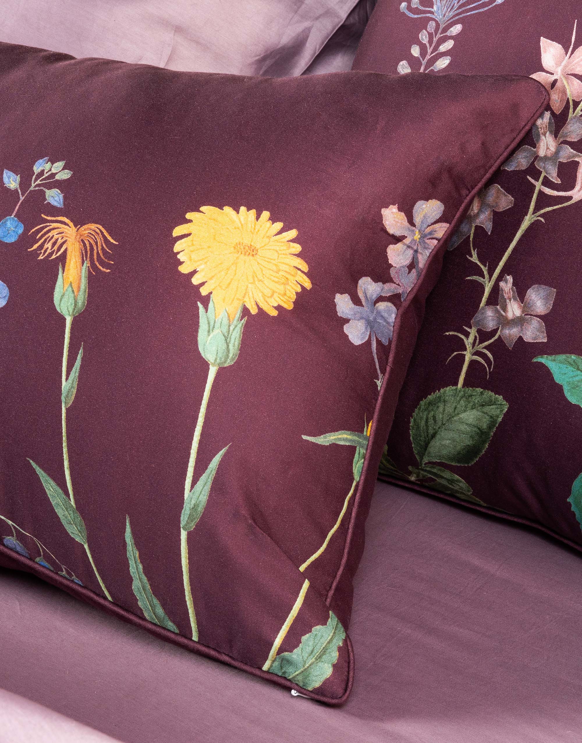 Essenza Augustina Sierkussen 50x50 cm - Mauve Wine