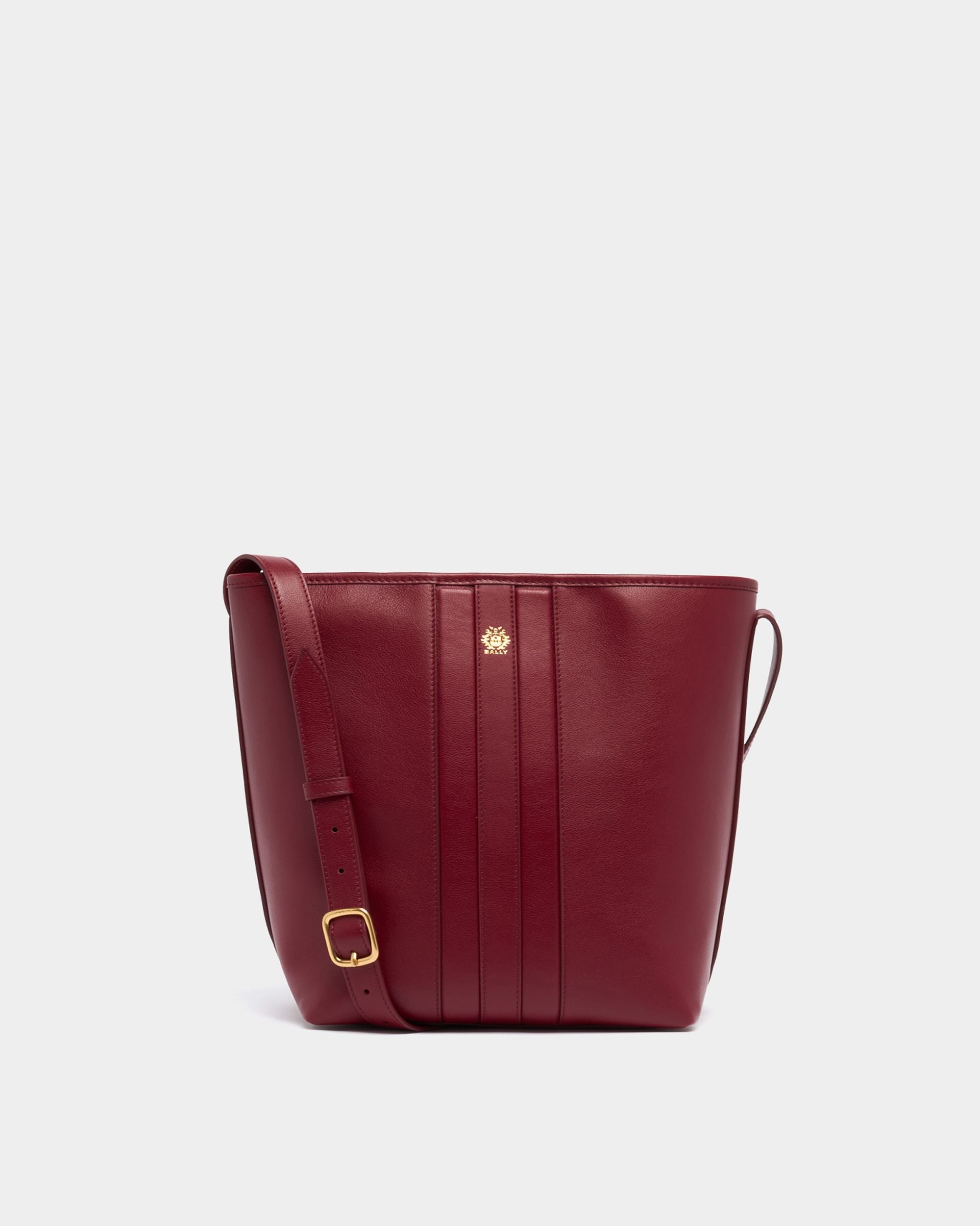Signature Bucket Bag aus Leder in Rubinrot