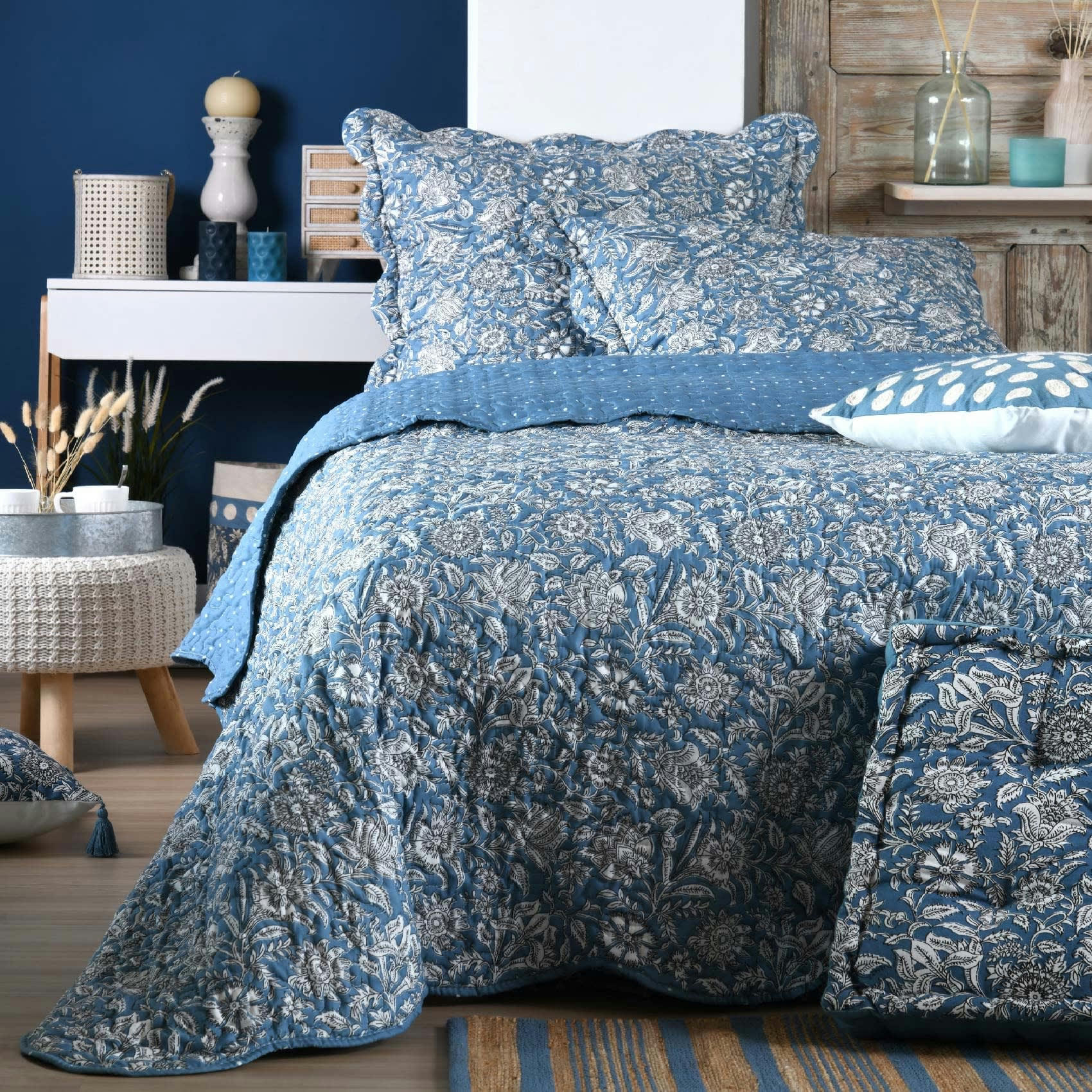 - Ensemble réversible boutis et taies au style fleuri