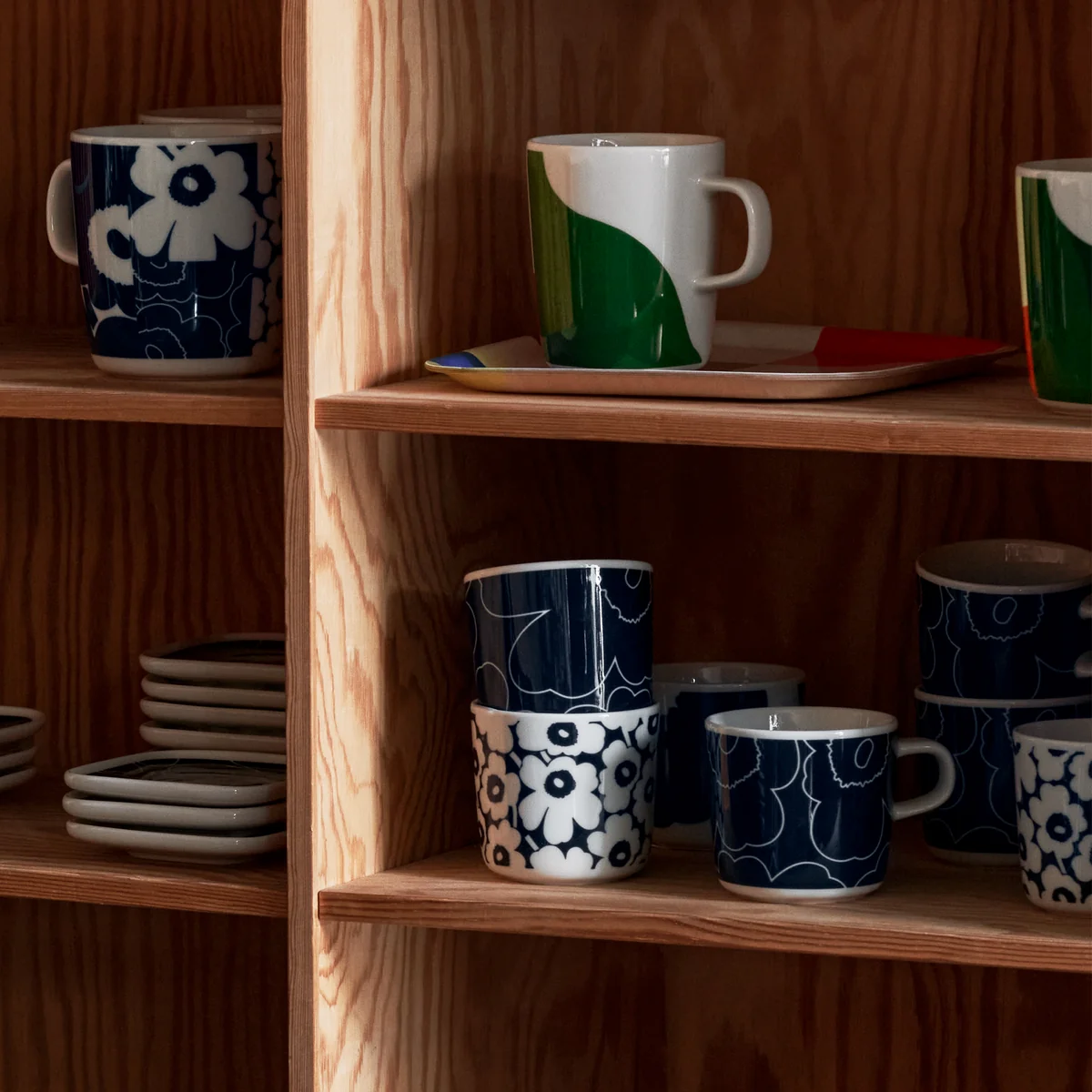 Marimekko - Oiva Pikkuinen Unikko Becher mit Henkel 250 ml, weiß / straw