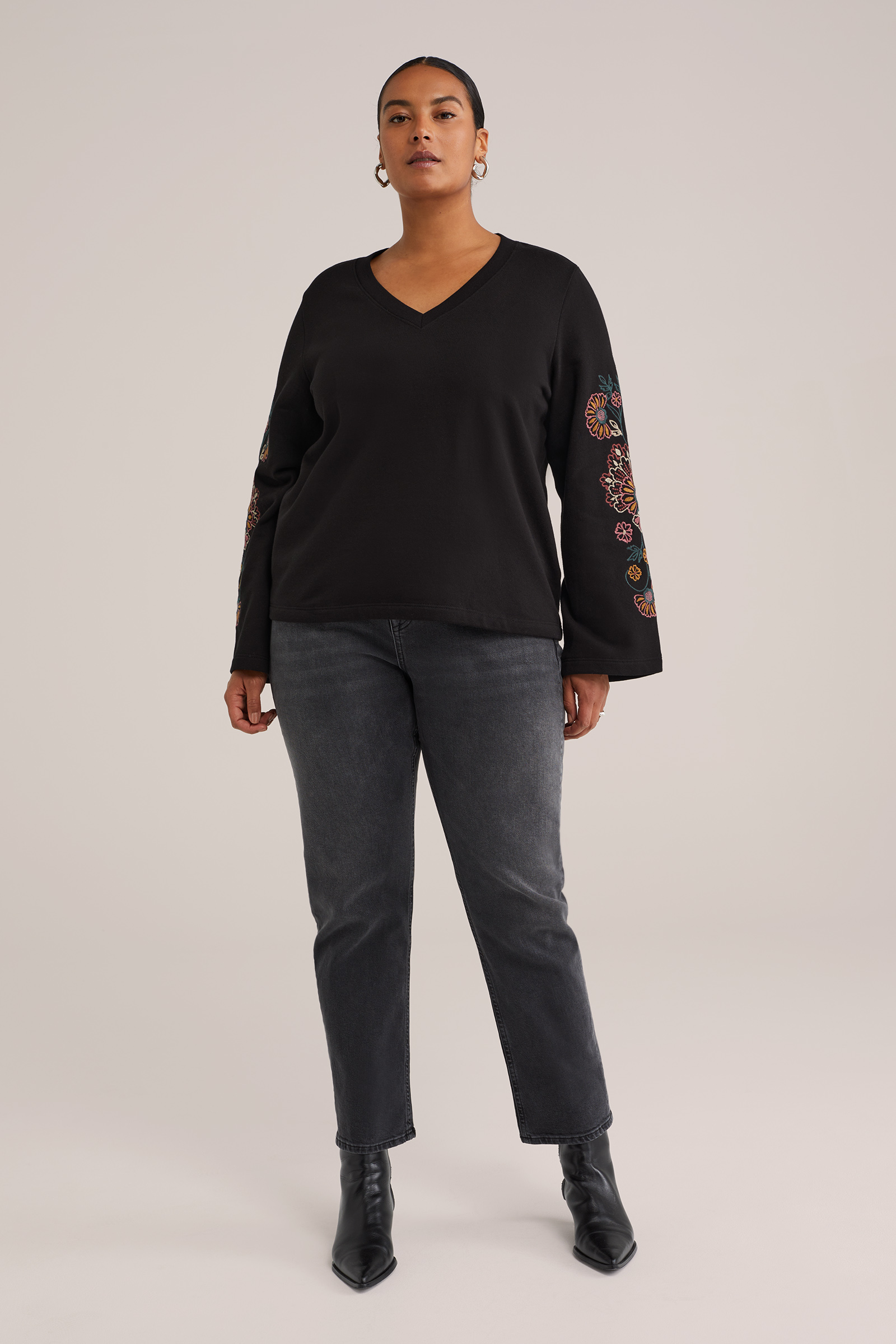Dames sweater met embroideries - Curve