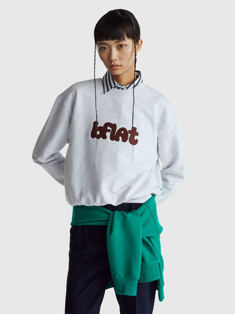 Sweatshirt with embroidery