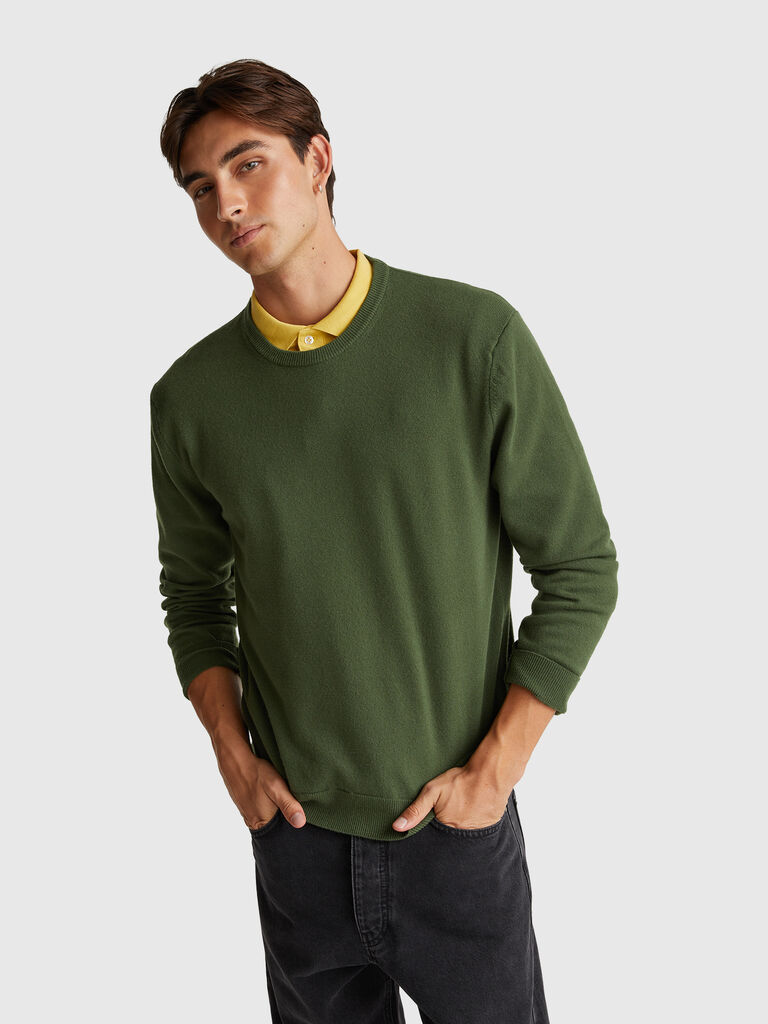 Olive green crew neck sweater in pure Merino wool