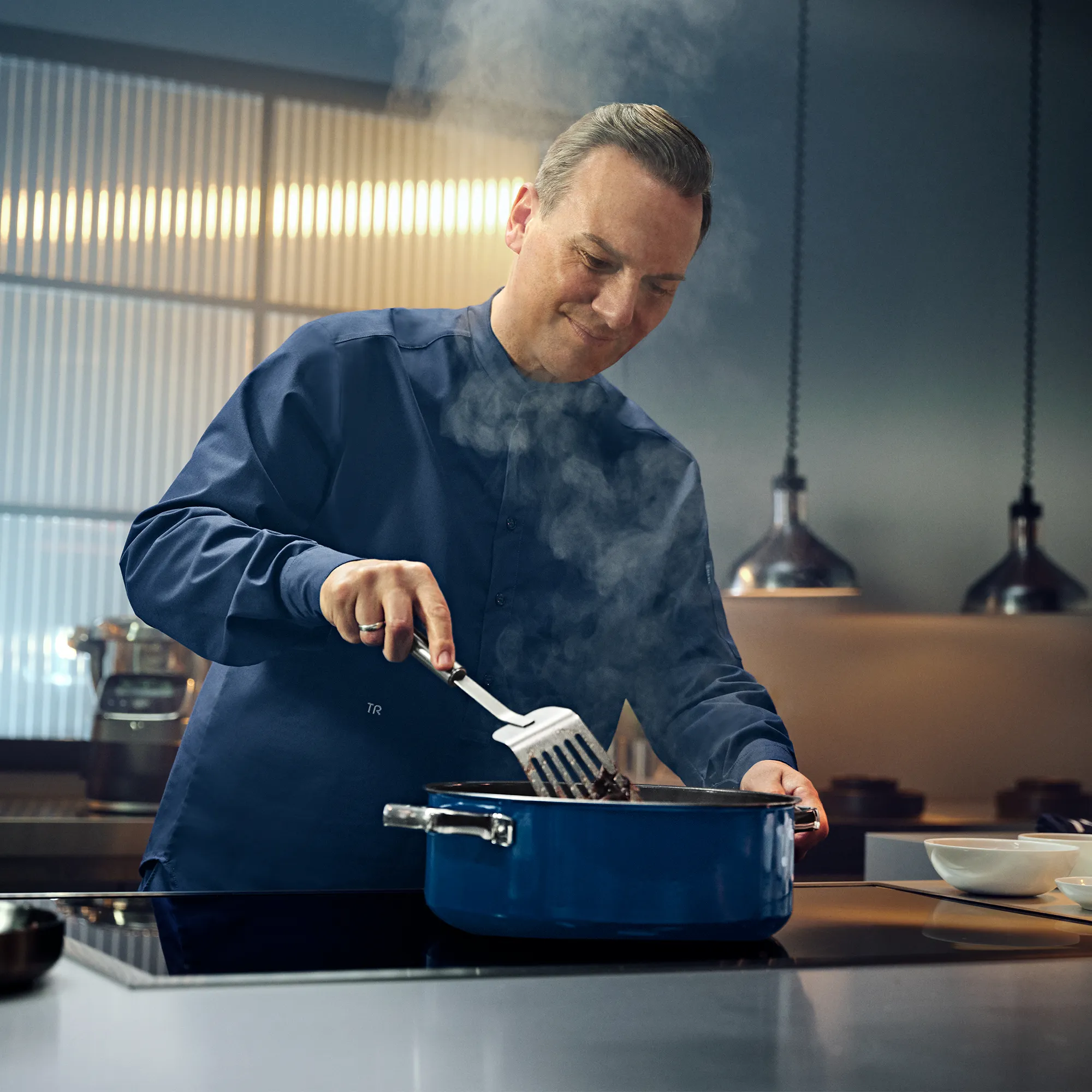 Fusiontec Mineral Pro, Round Roaster With Lid, 28 cm, Tim Raue Ocean Blue