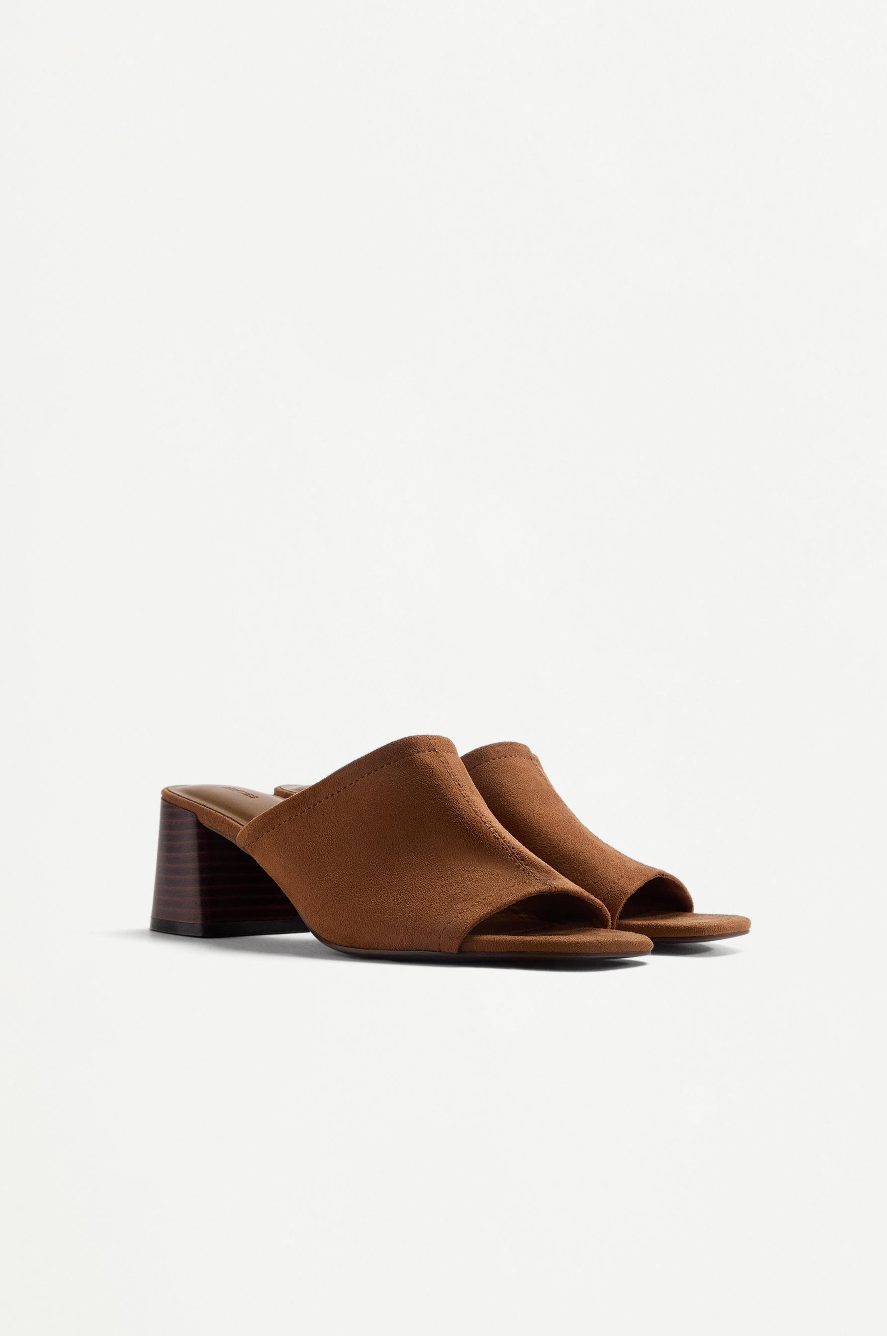 Sandalia mule efecto ante