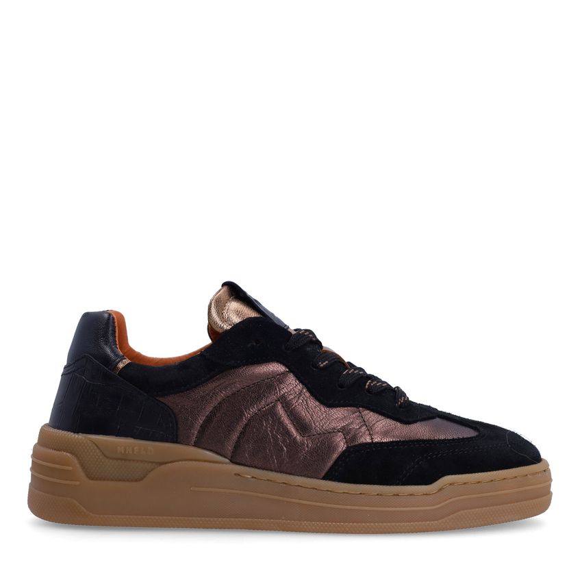 Manfield Zwarte suède sneakers met bronzen details