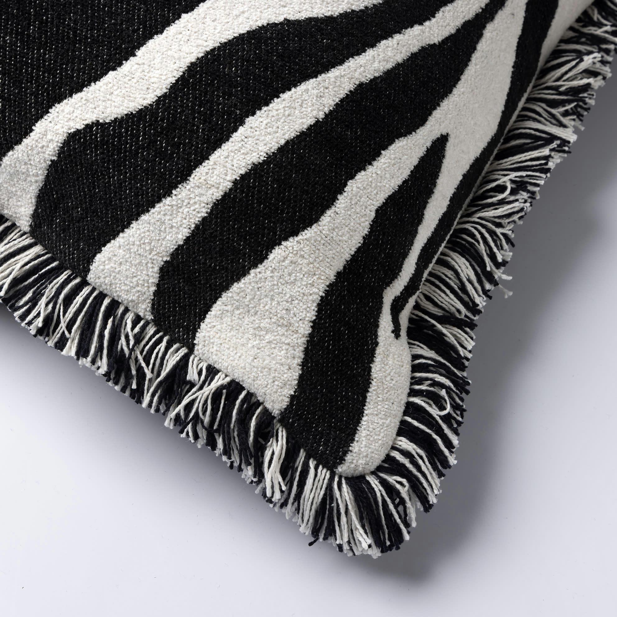 - Coussin - noir en coton 45x45 cm avec imprimé animalier