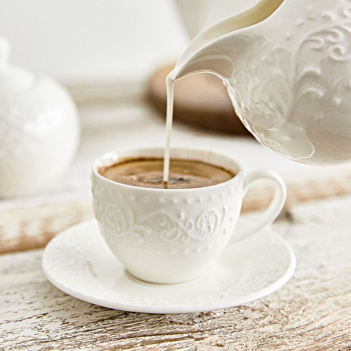 Filiżanka ze spodkiem SYLIA mała biała z ornamentem 0,09 l