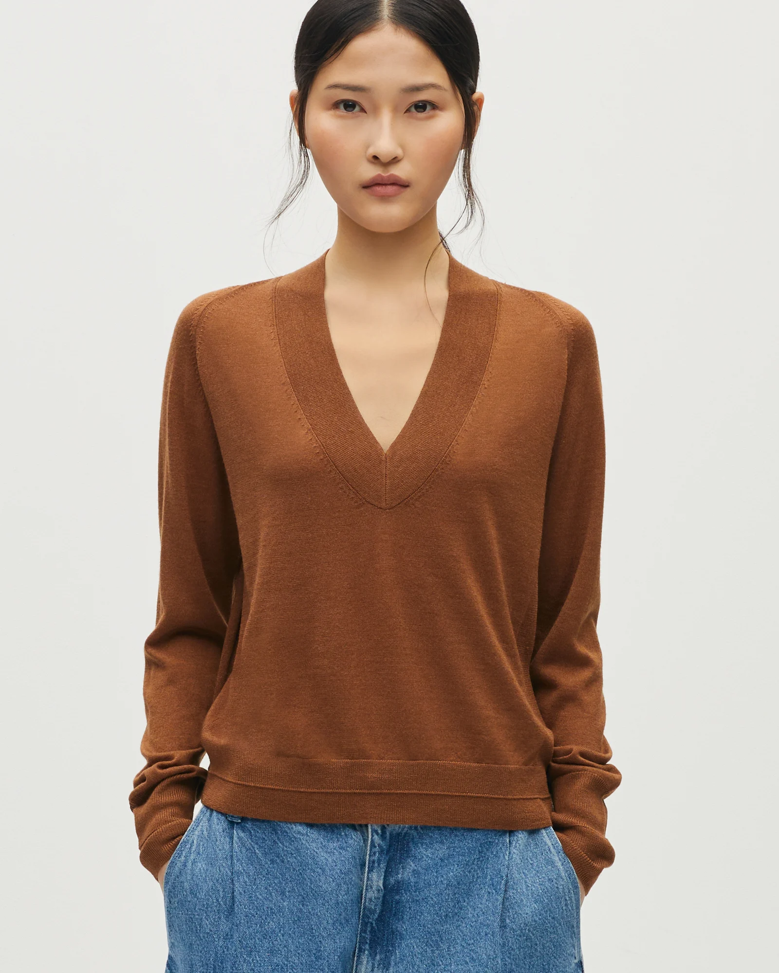 Pull col V en laine mérinos et soie