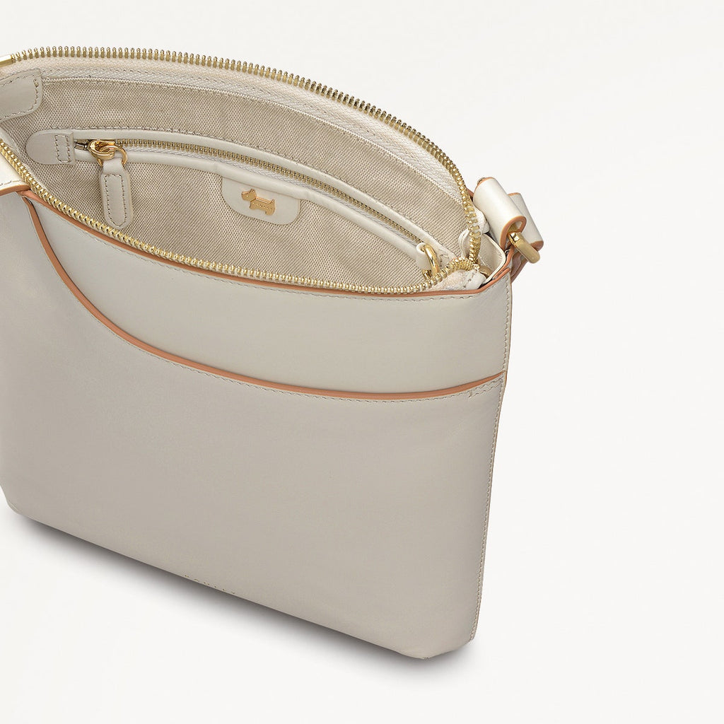Pockets - Medium Ziptop Cross Body Bag