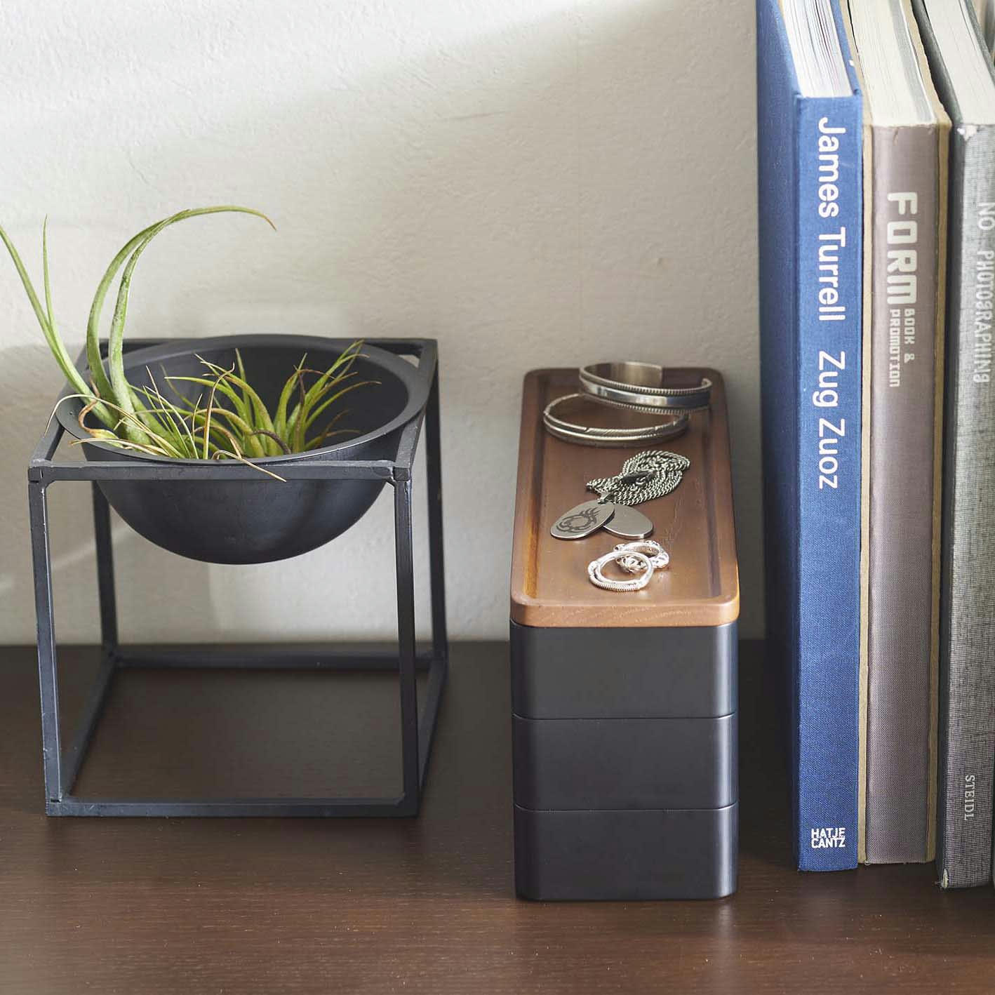 - Boite à bijoux 3 niveaux en plastique slim noir