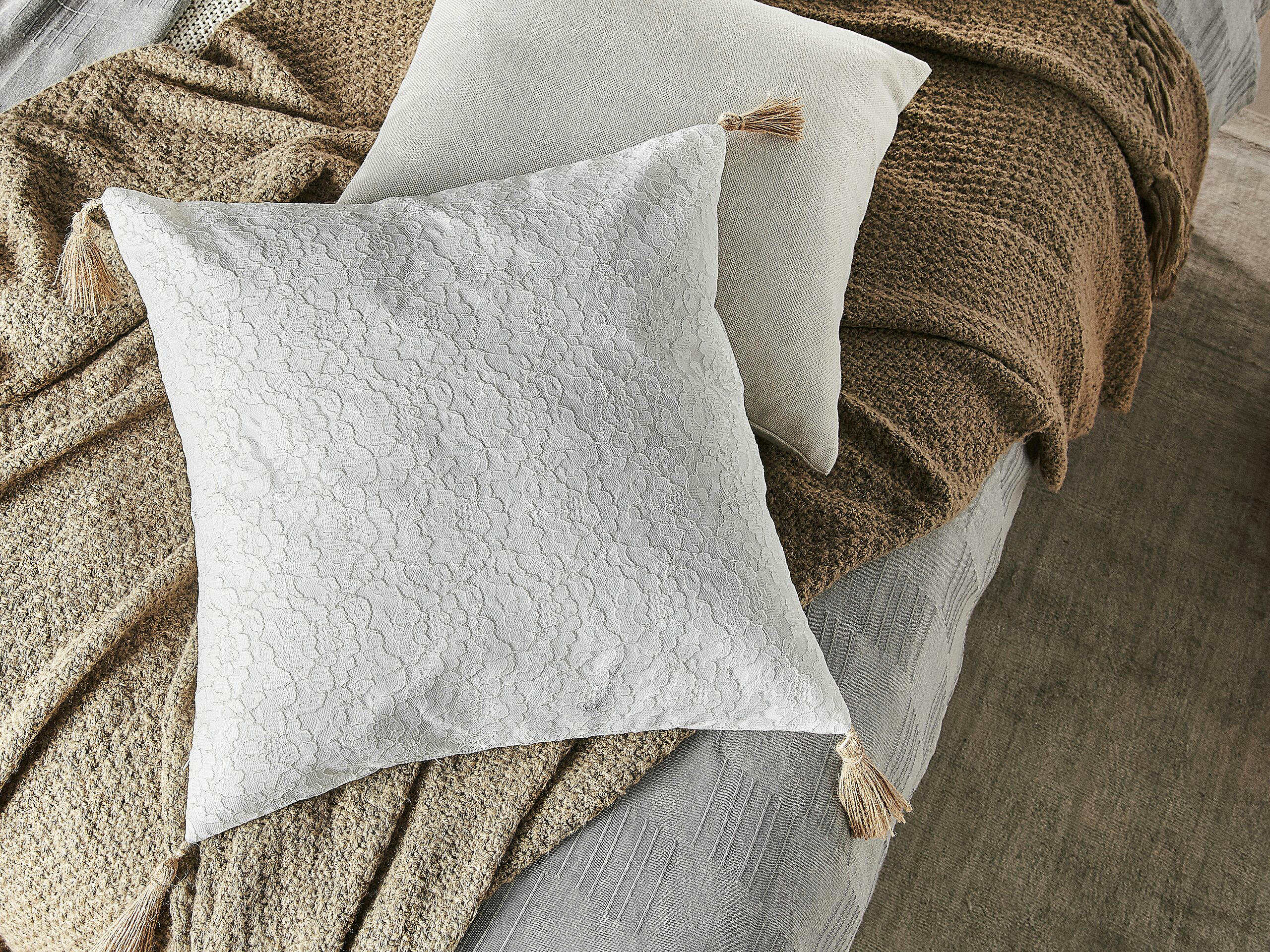 AZALEA - Lot de 2 coussin décoratifs en tissu beige 45x12cm