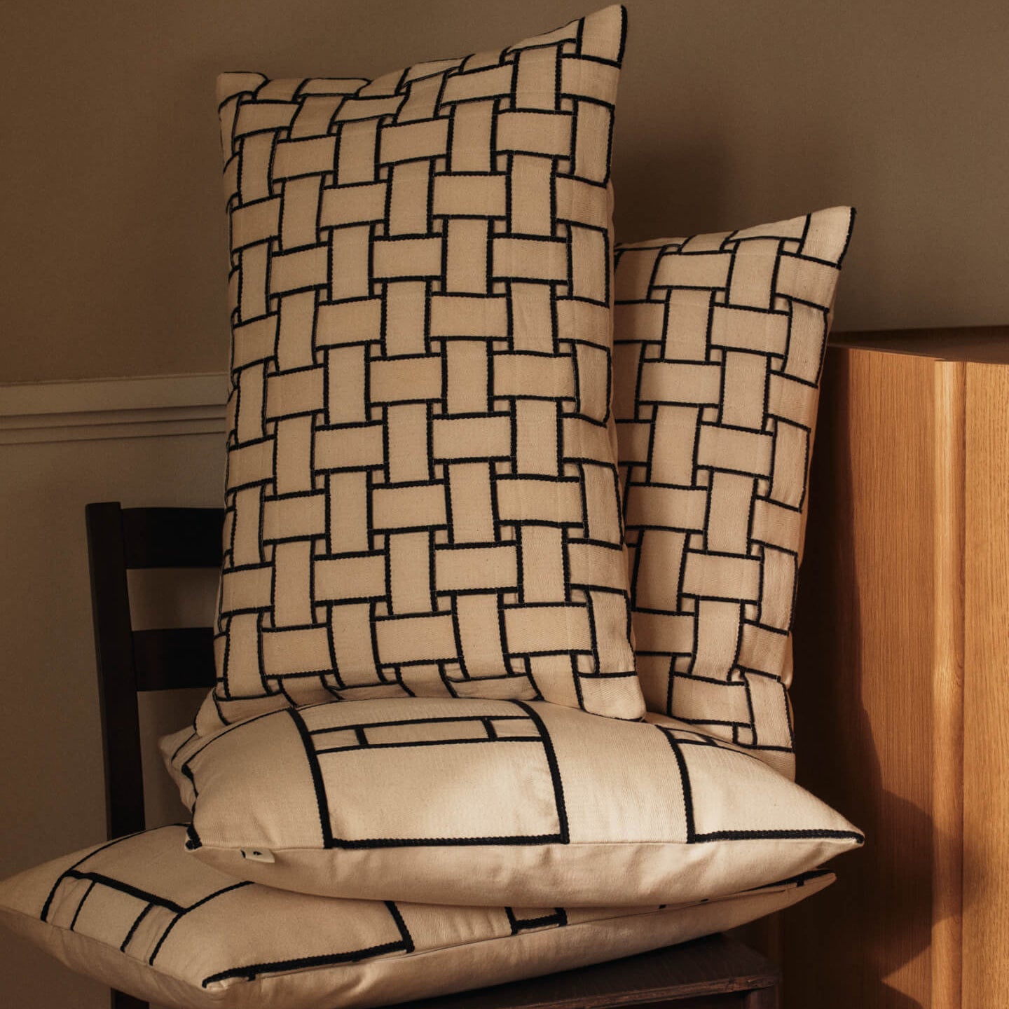 Ferm Living Lattice Offset Kussenhoes - Off-White / Black