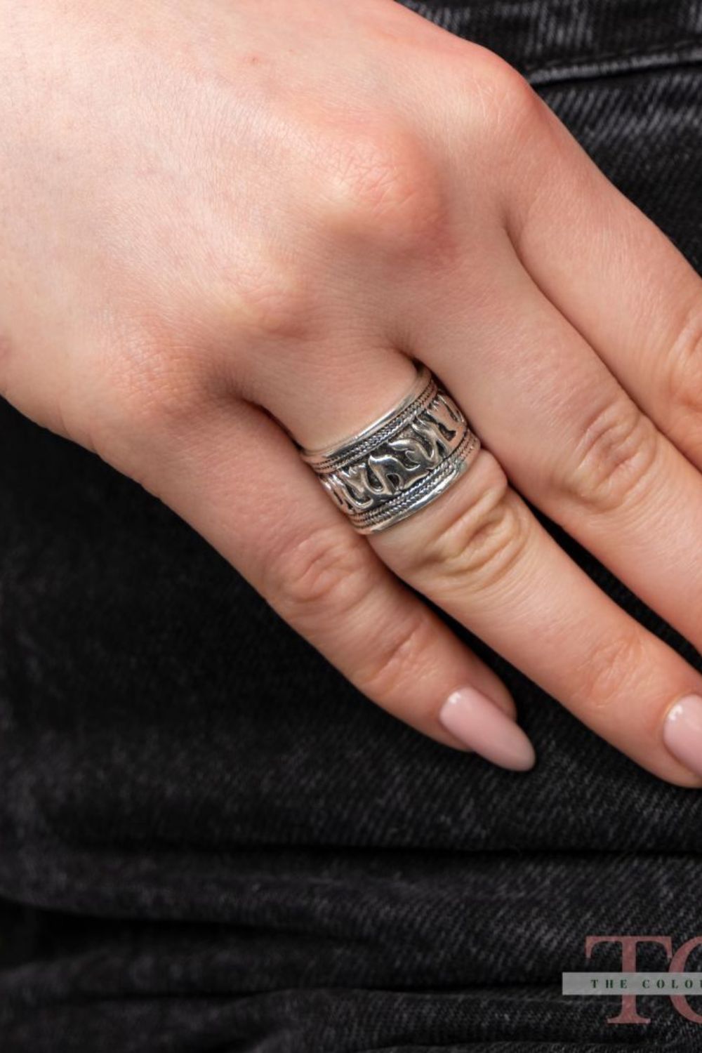The Colourful Aura Retro Animal Elephant Carving Unisex Vintage Chunky Large Silver Ring- Size 7(N)