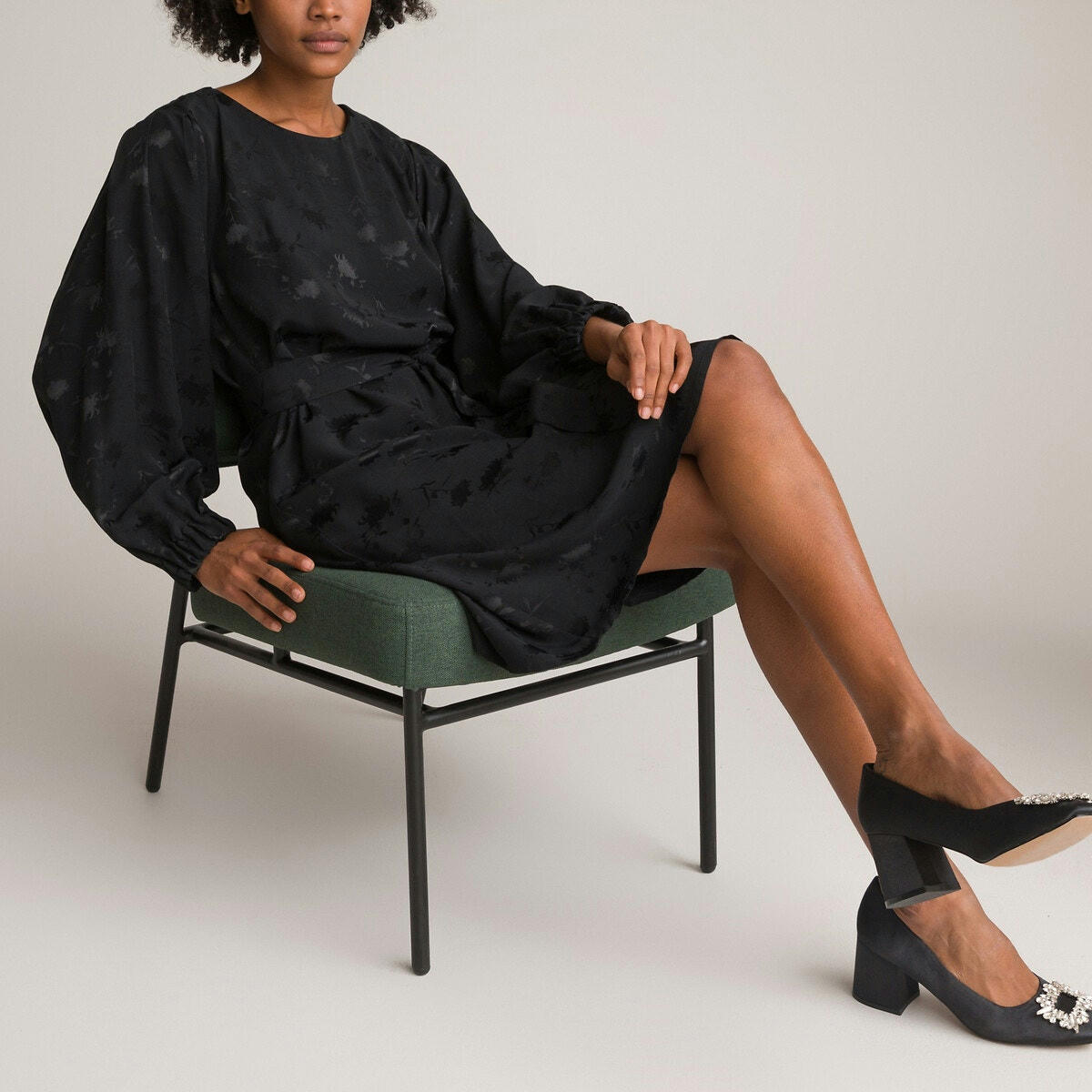 Robe droite col rond, à ceinturer