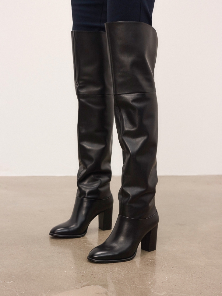 Black musketeers on a post