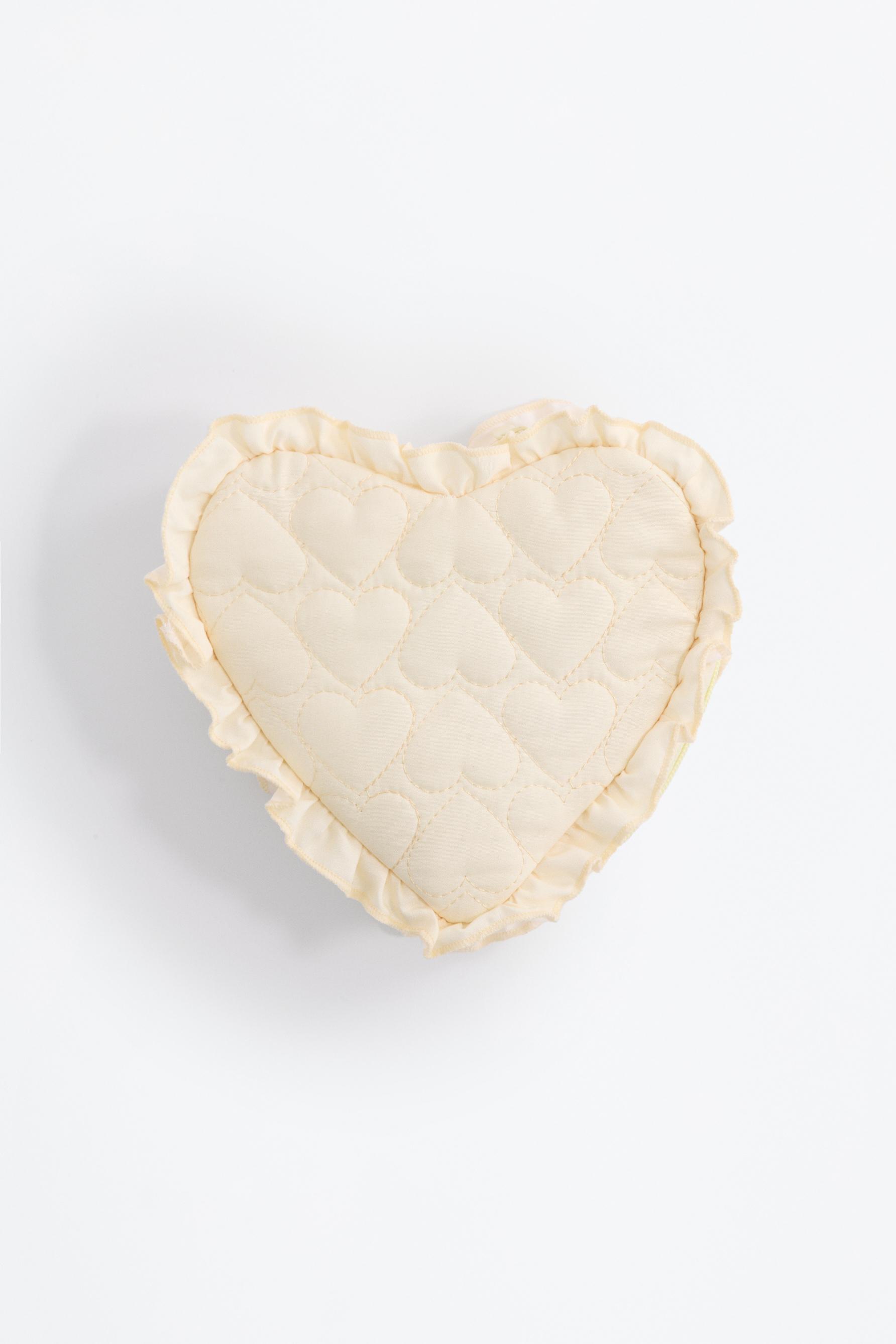 Neceser corazón volantes