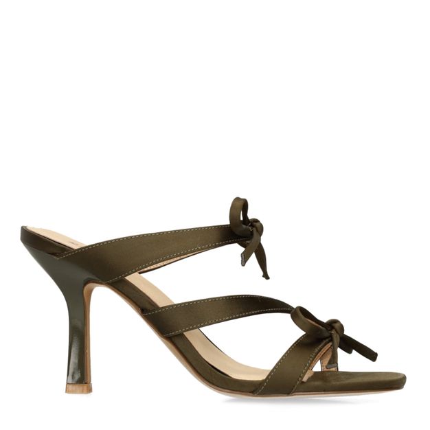 Groene sandalen met hak en strikjes