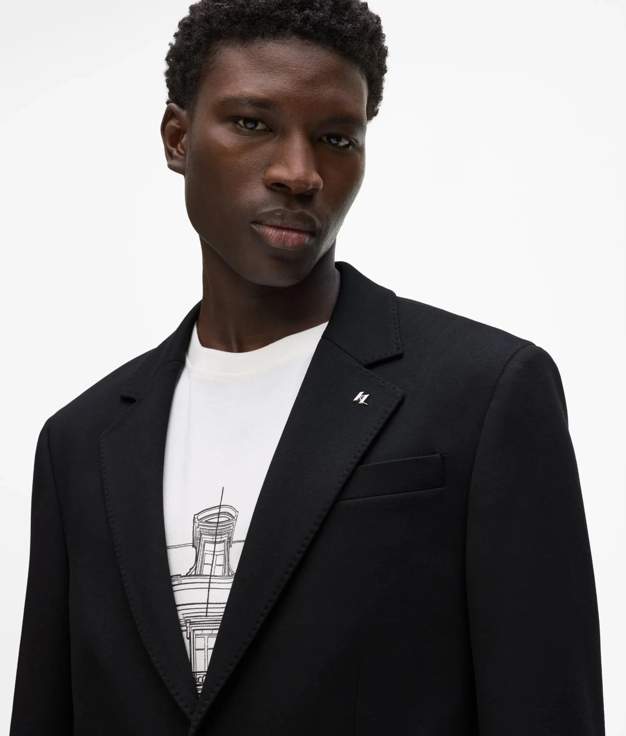 Poche plaquée sur le blazer en punto