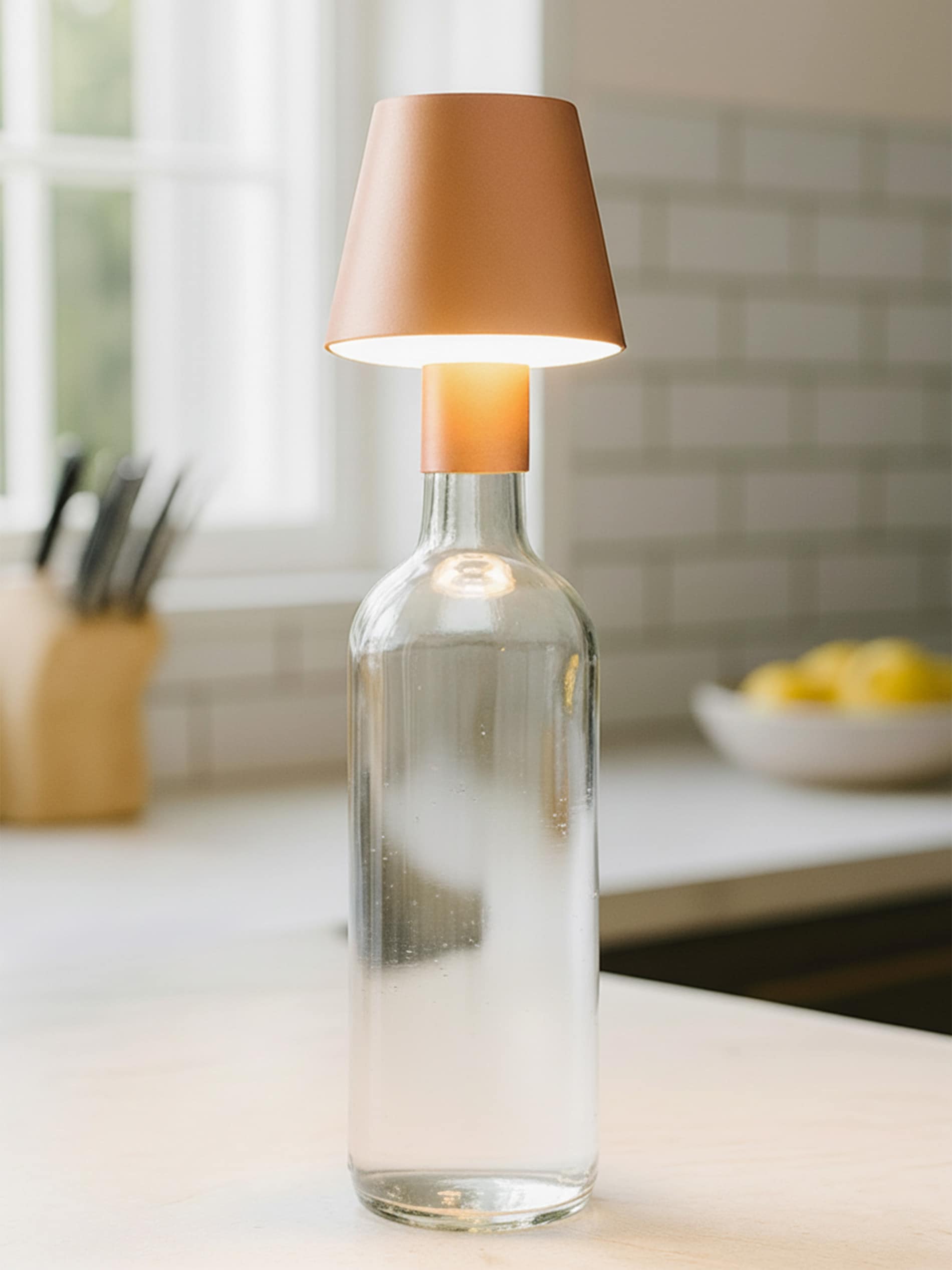 Lampka LED w formie nakładki na butelkę