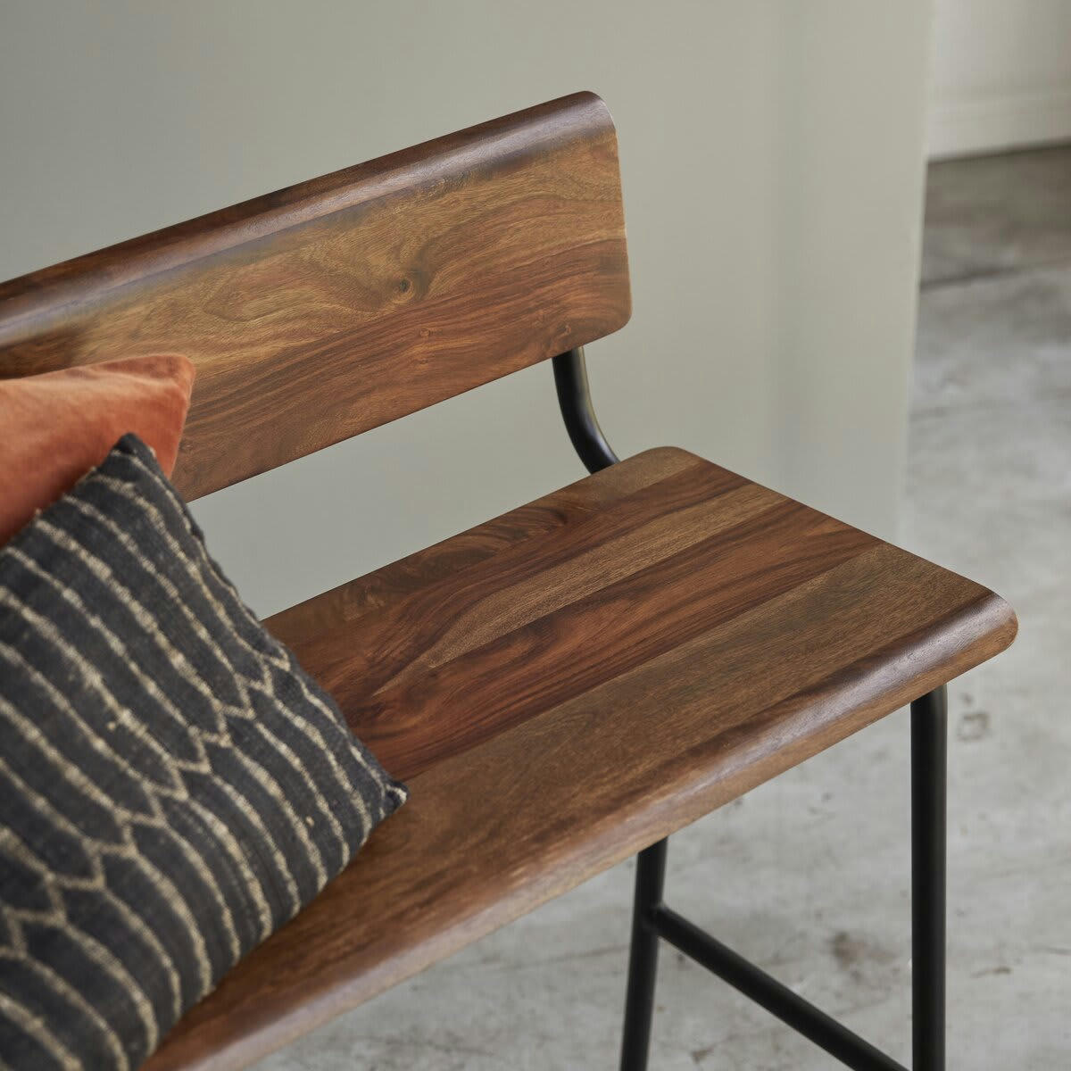 TALIA - Banc haut en palissandre massif et métal