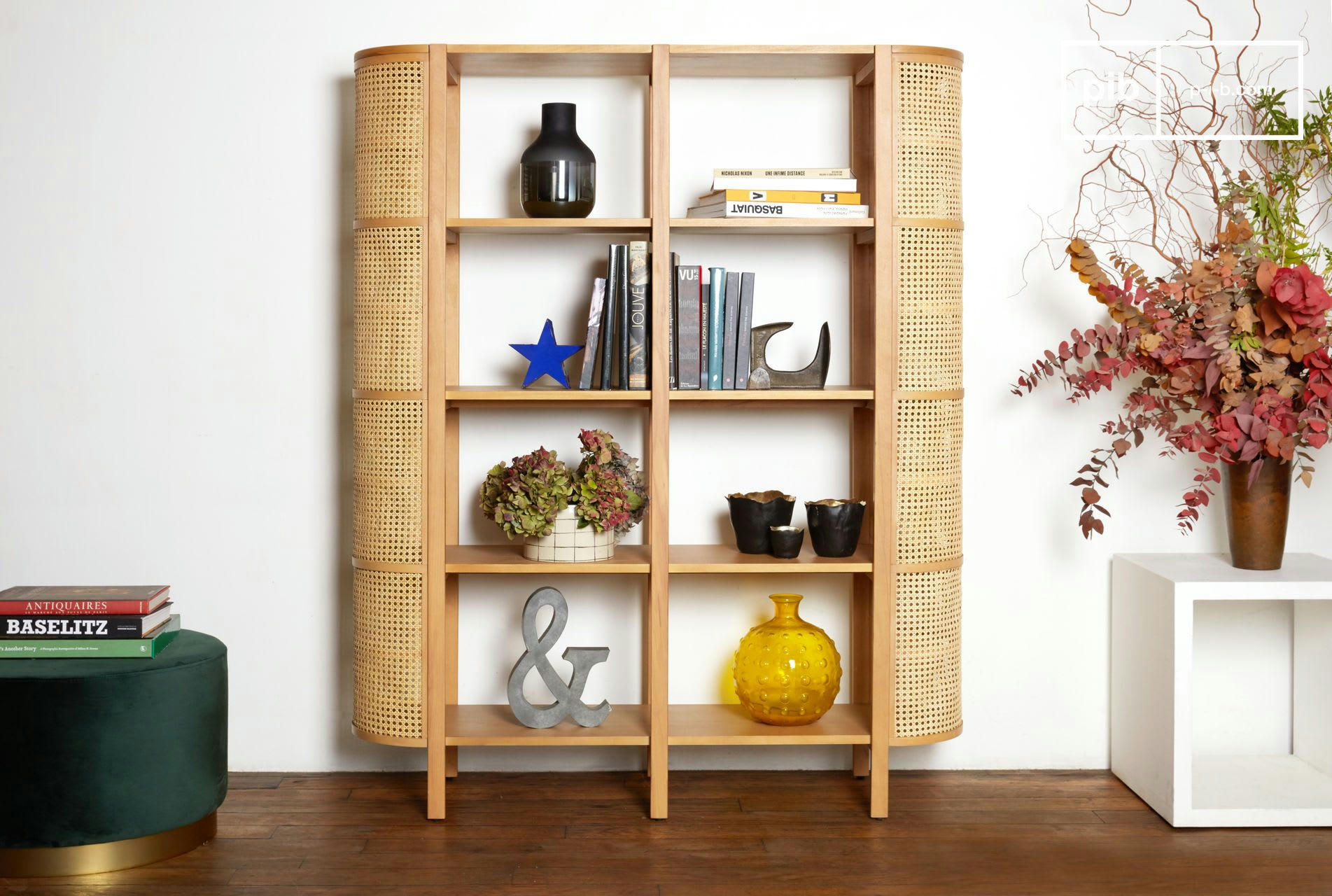BAERUM - Etagère scandinave en hêtre et rotin beige